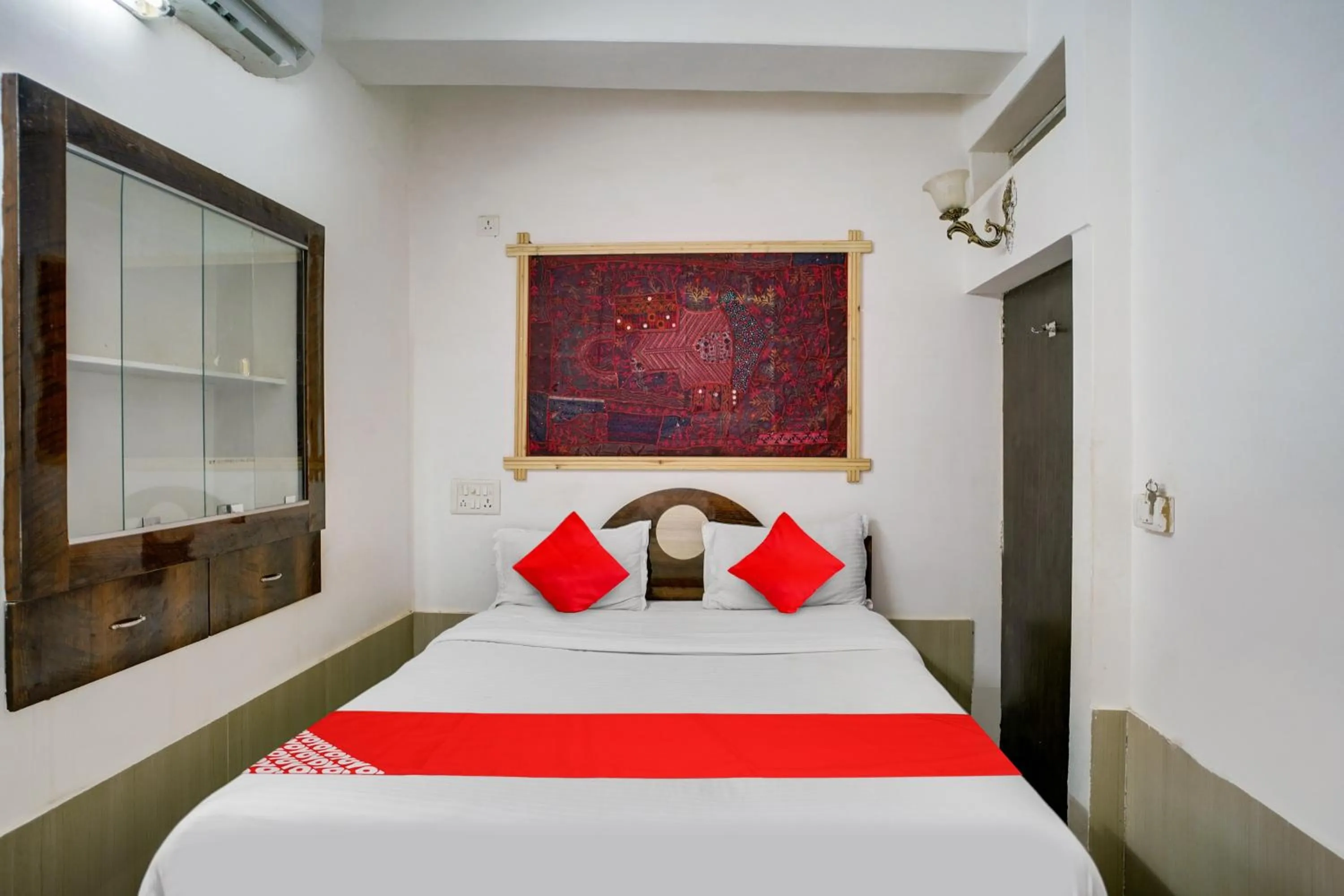 Bedroom, Bed in Hotel O Jaisalmer Heritage Haveli