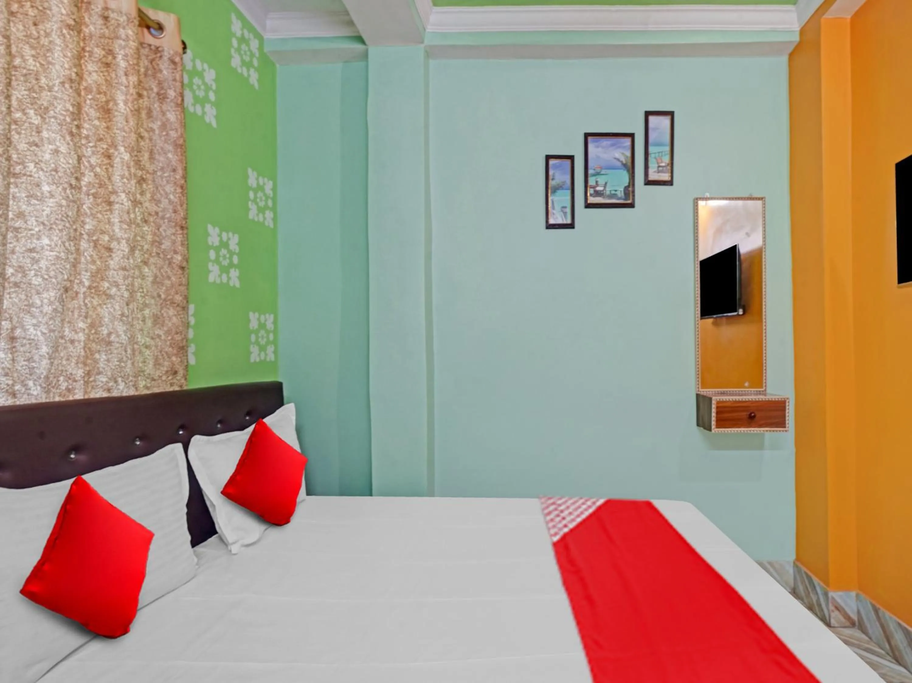 Bedroom in Hotel o Novelty Garden