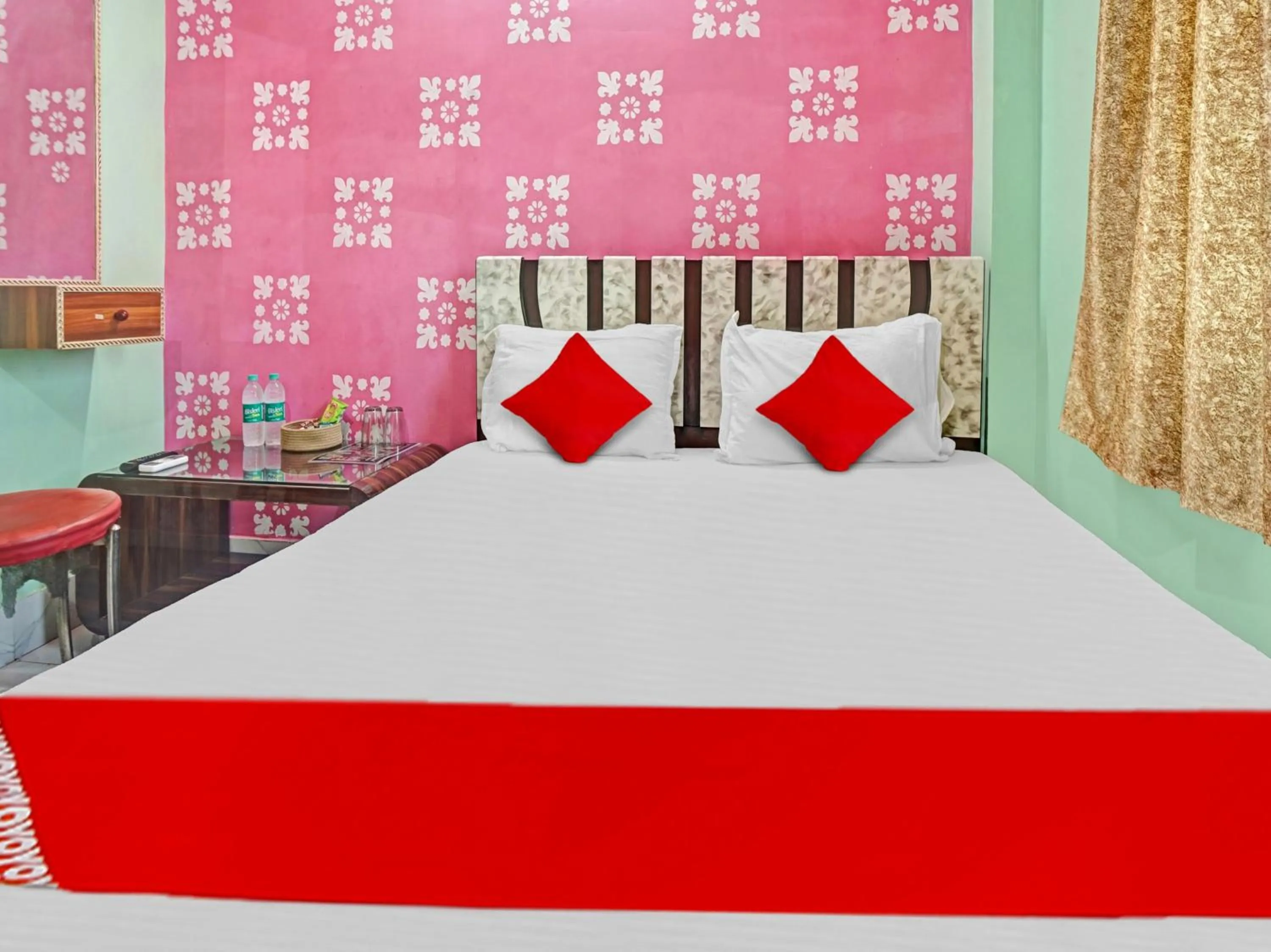 Bedroom in Hotel o Novelty Garden