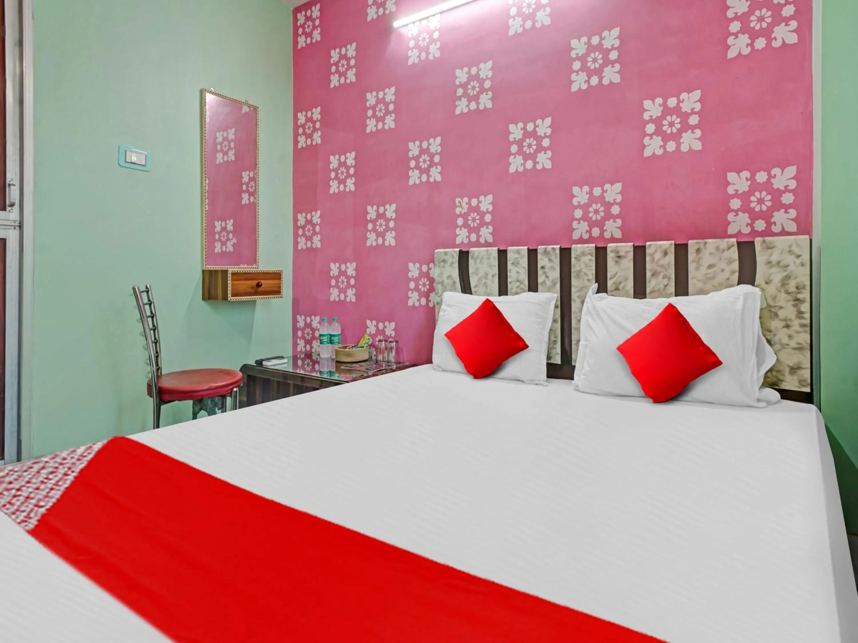 Bedroom in Hotel o Novelty Garden