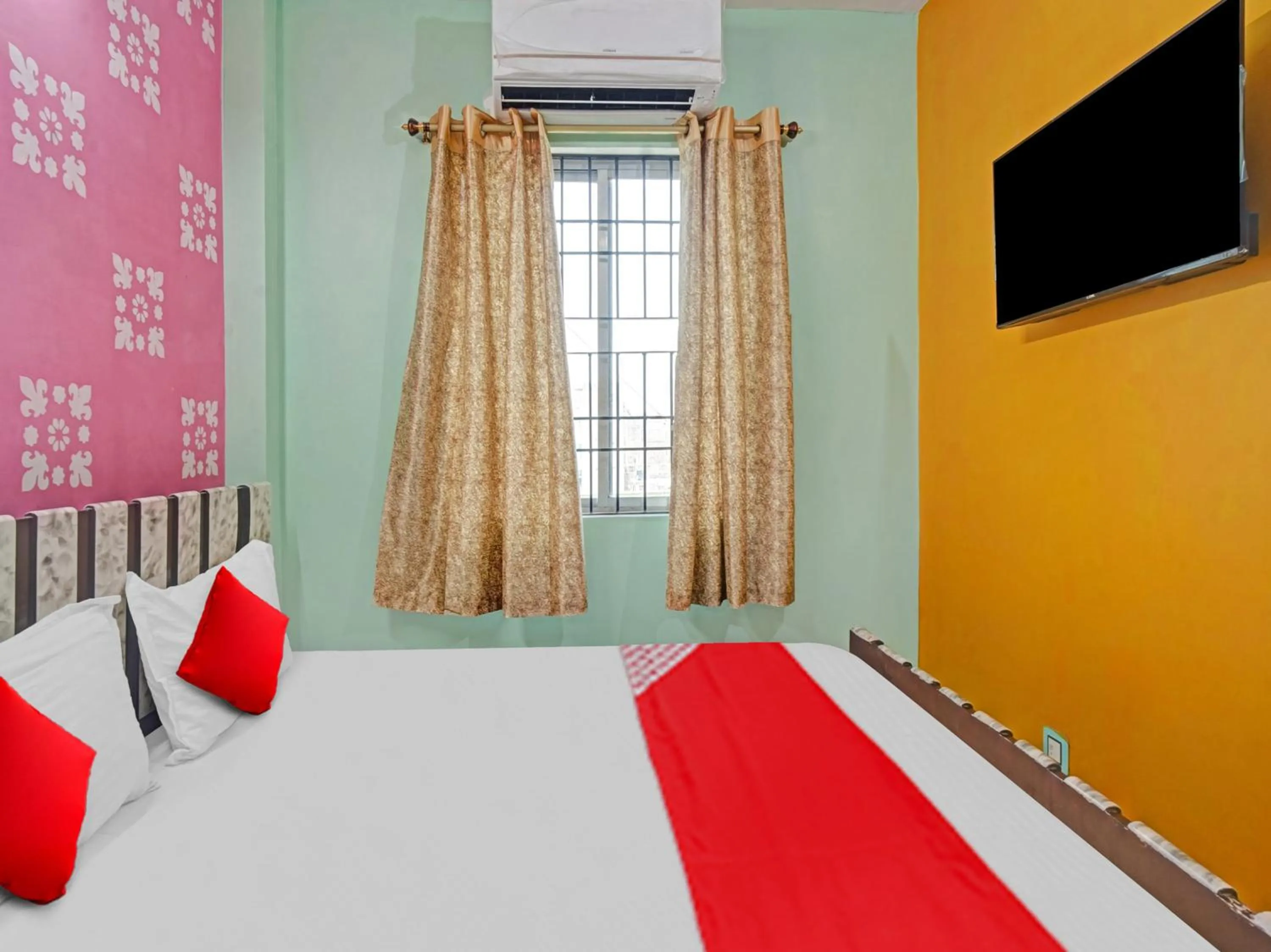 Bedroom in Hotel o Novelty Garden