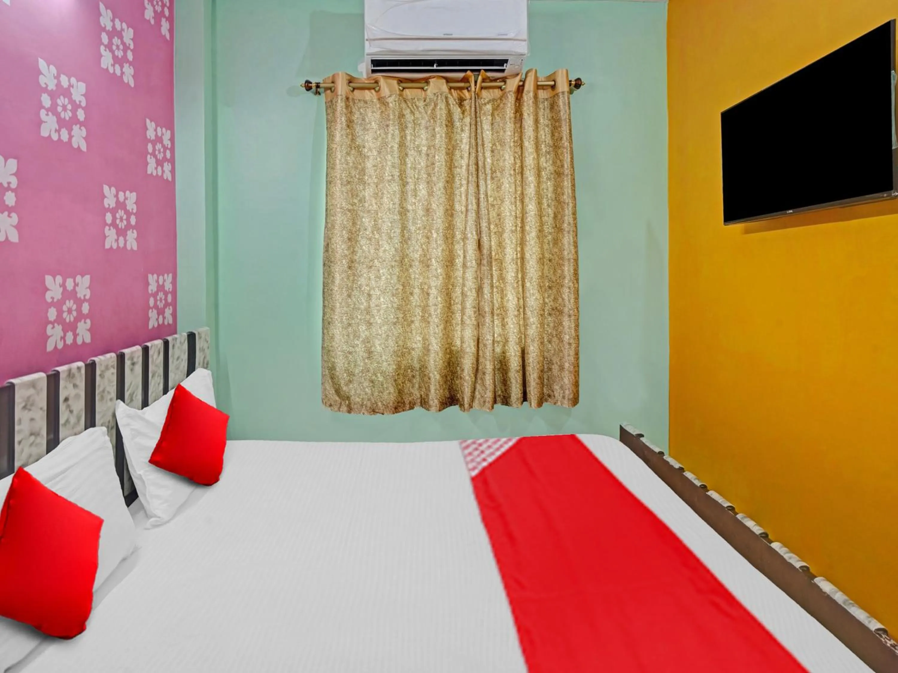 Bedroom in Hotel o Novelty Garden