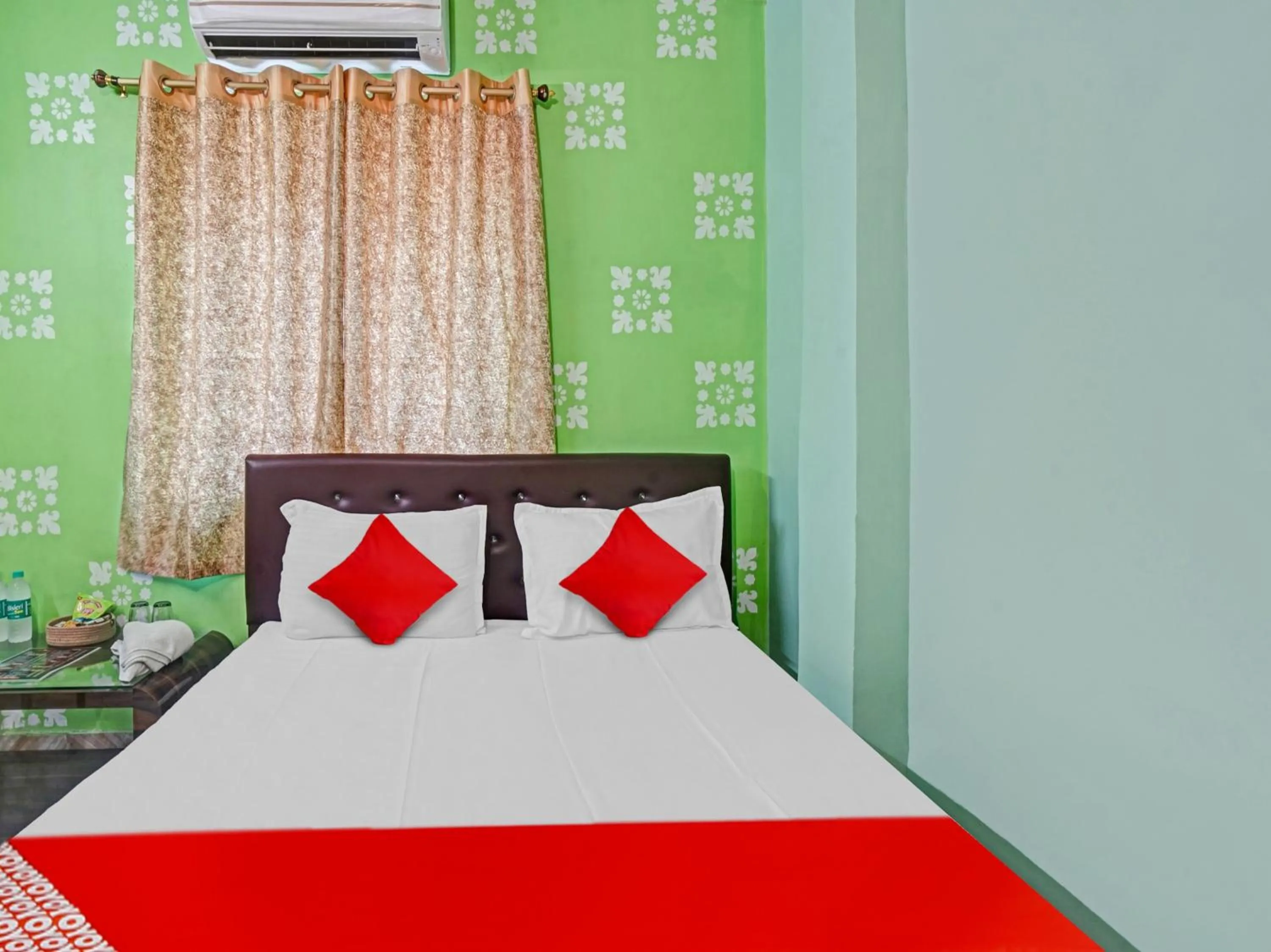 Bedroom in Hotel o Novelty Garden