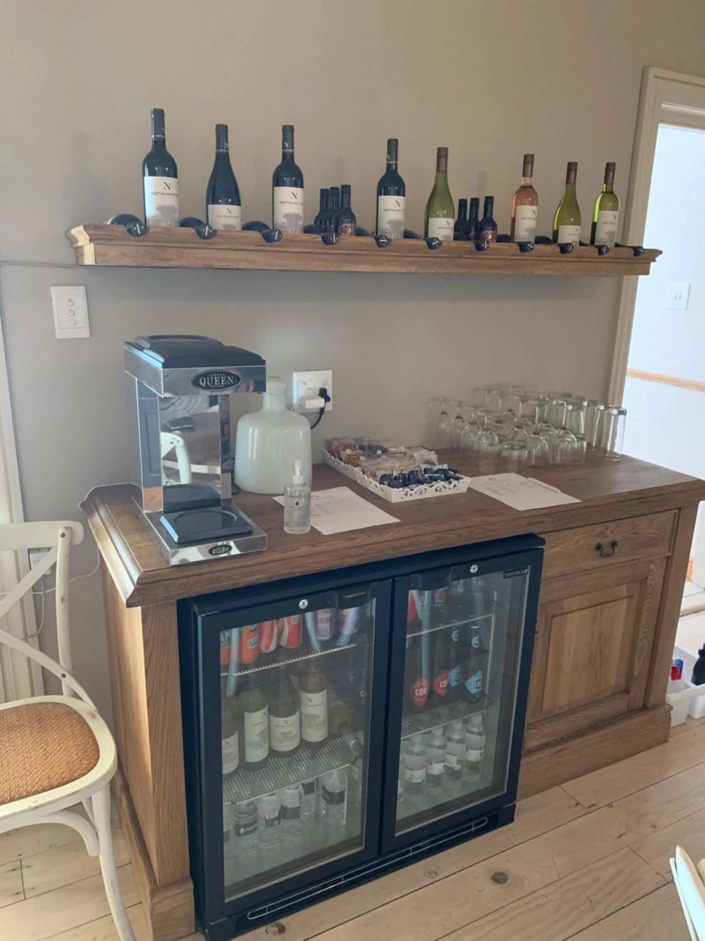 Lounge or bar in Avenues Guest House