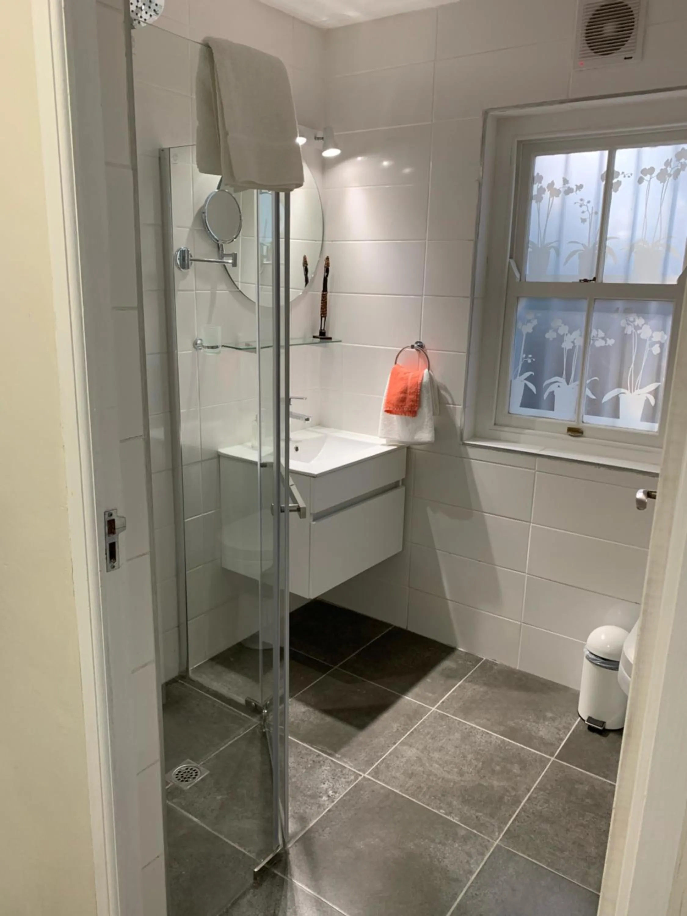 Shower in Avenues Guest House