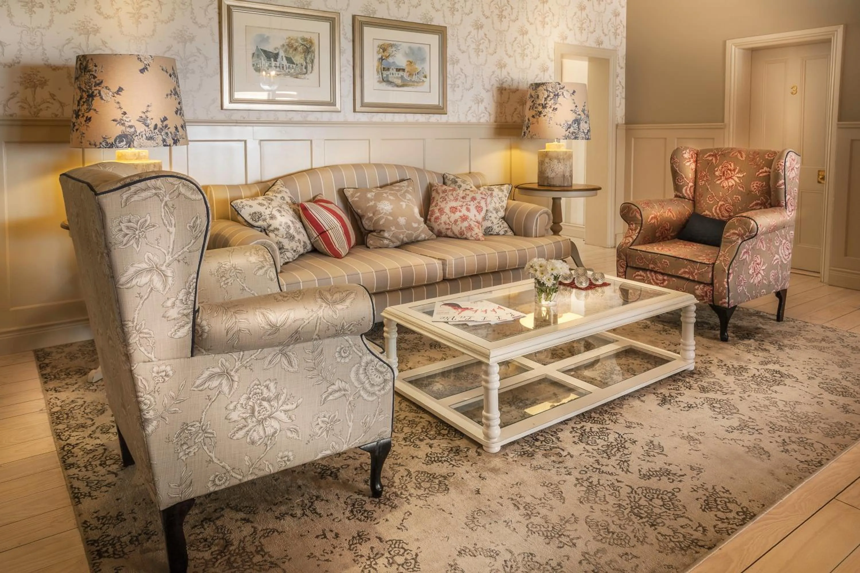 Communal lounge/ TV room in Avenues Guest House