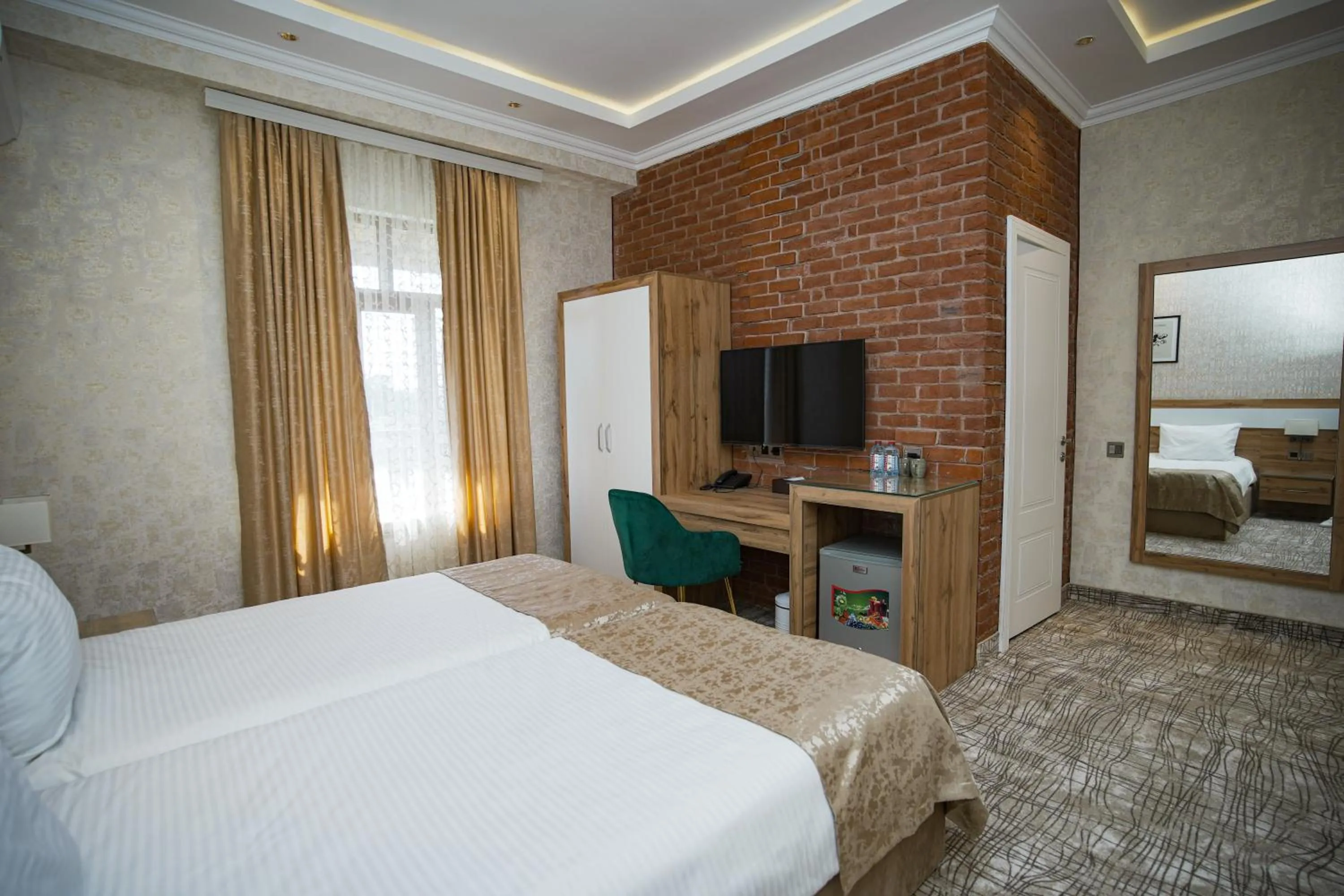 Bedroom, Bed in LakeSide Hotel & Spa