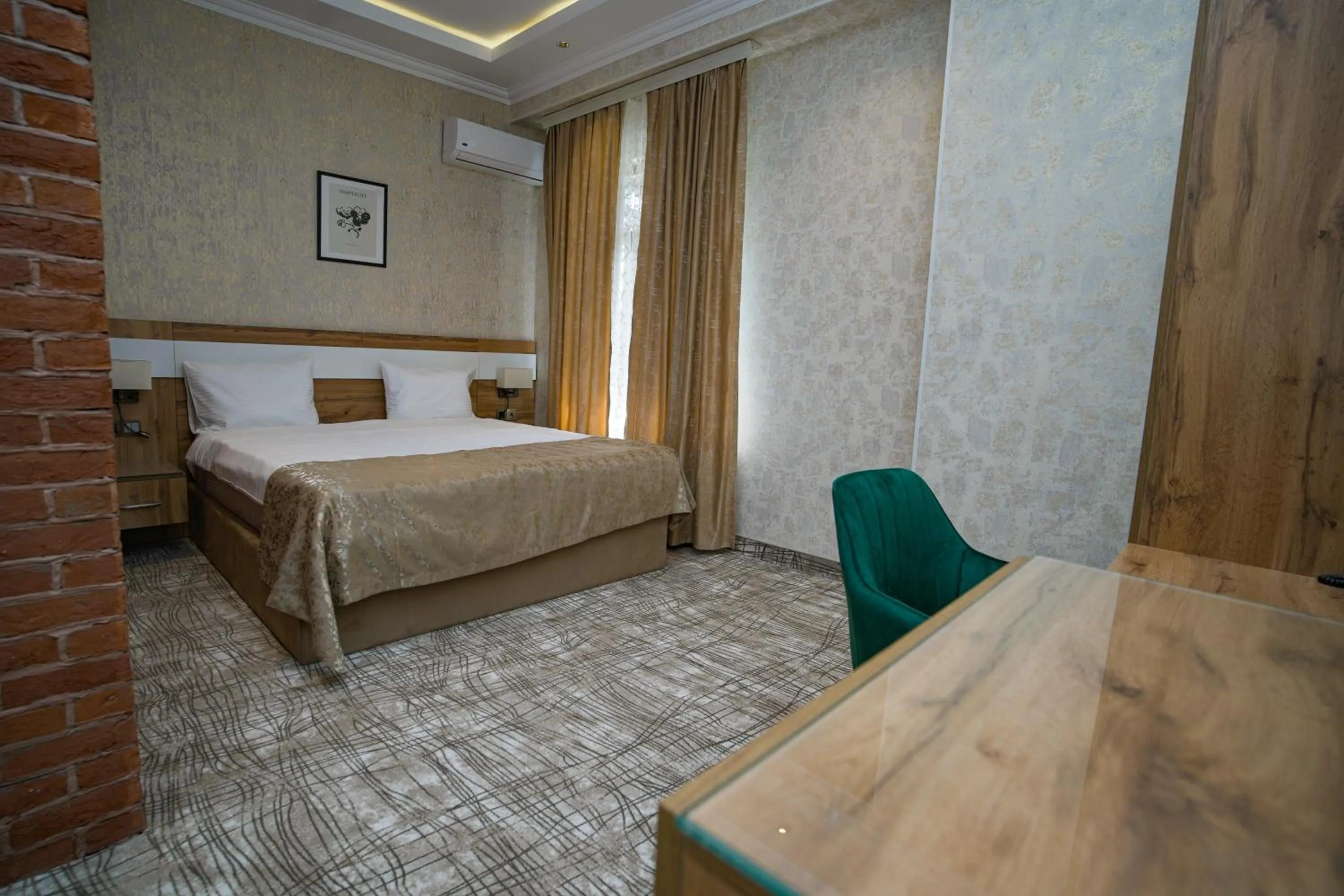 Bedroom, Bed in LakeSide Hotel & Spa