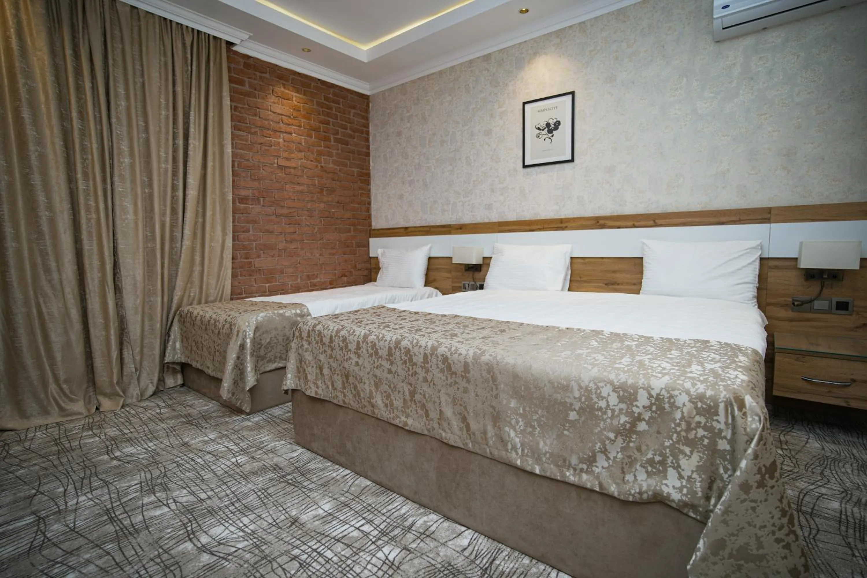 Bedroom, Bed in LakeSide Hotel & Spa