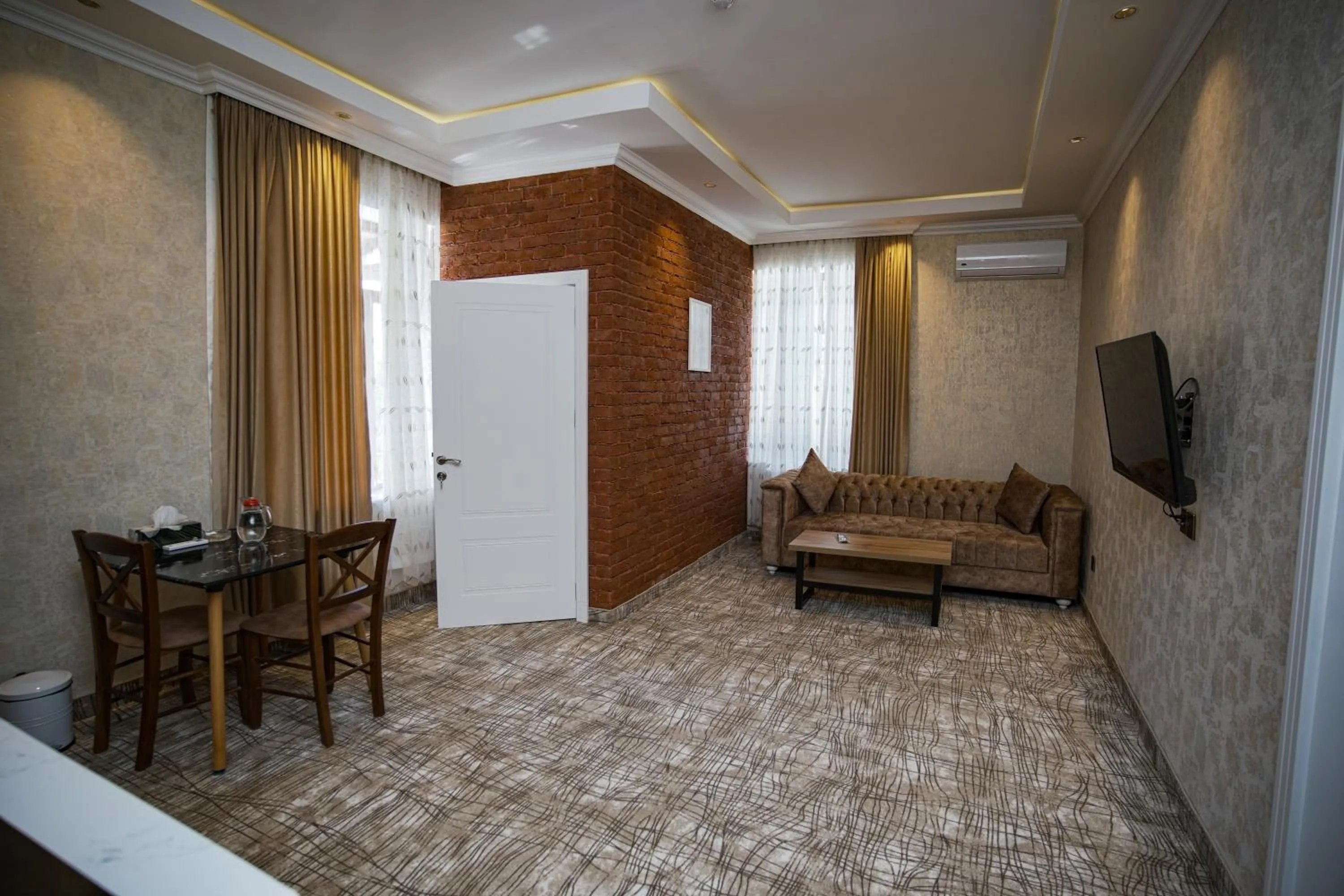 Seating area in LakeSide Hotel & Spa