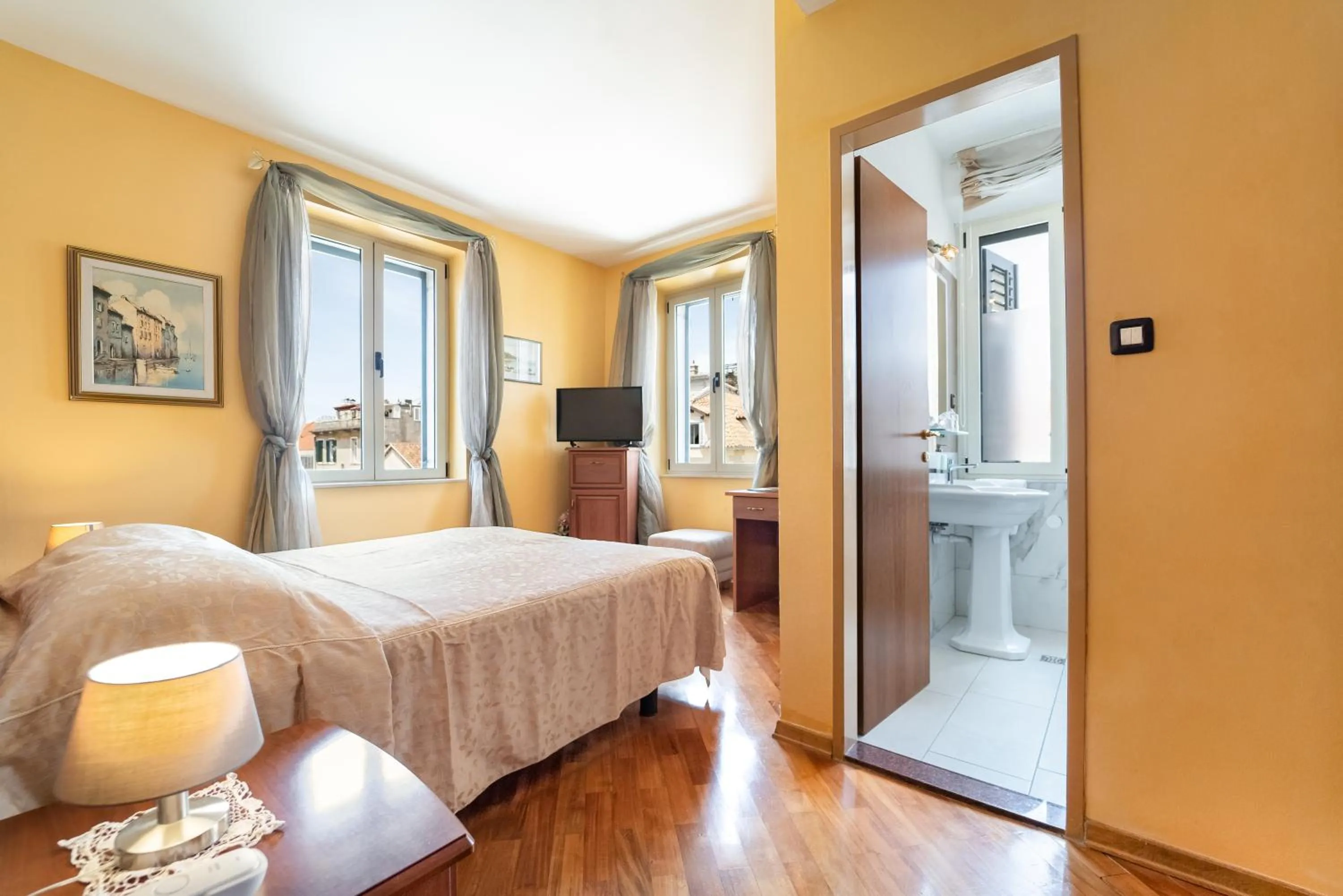 Bedroom, Bed in Hotel Peristil