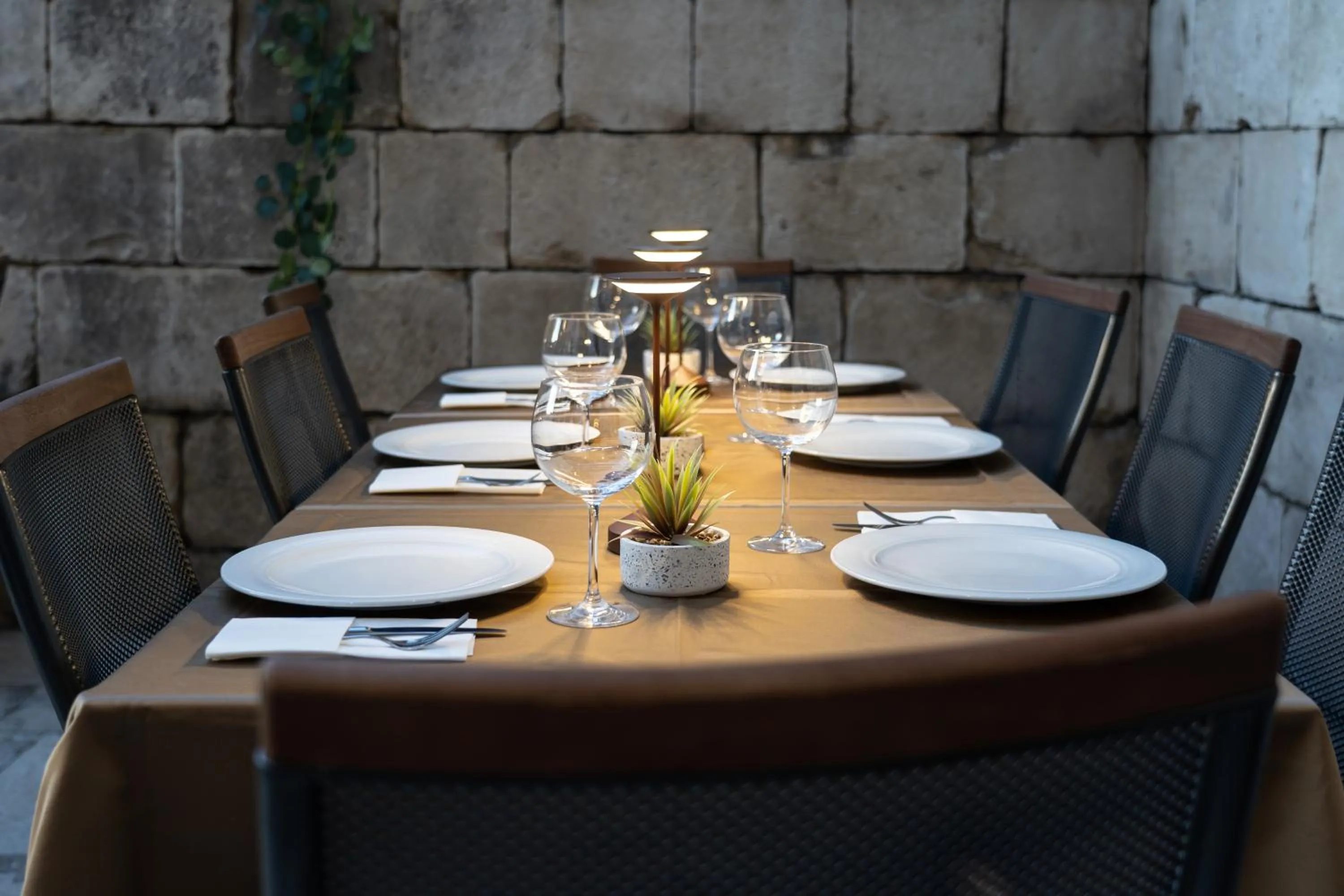 Restaurant/places to eat in Hotel Peristil