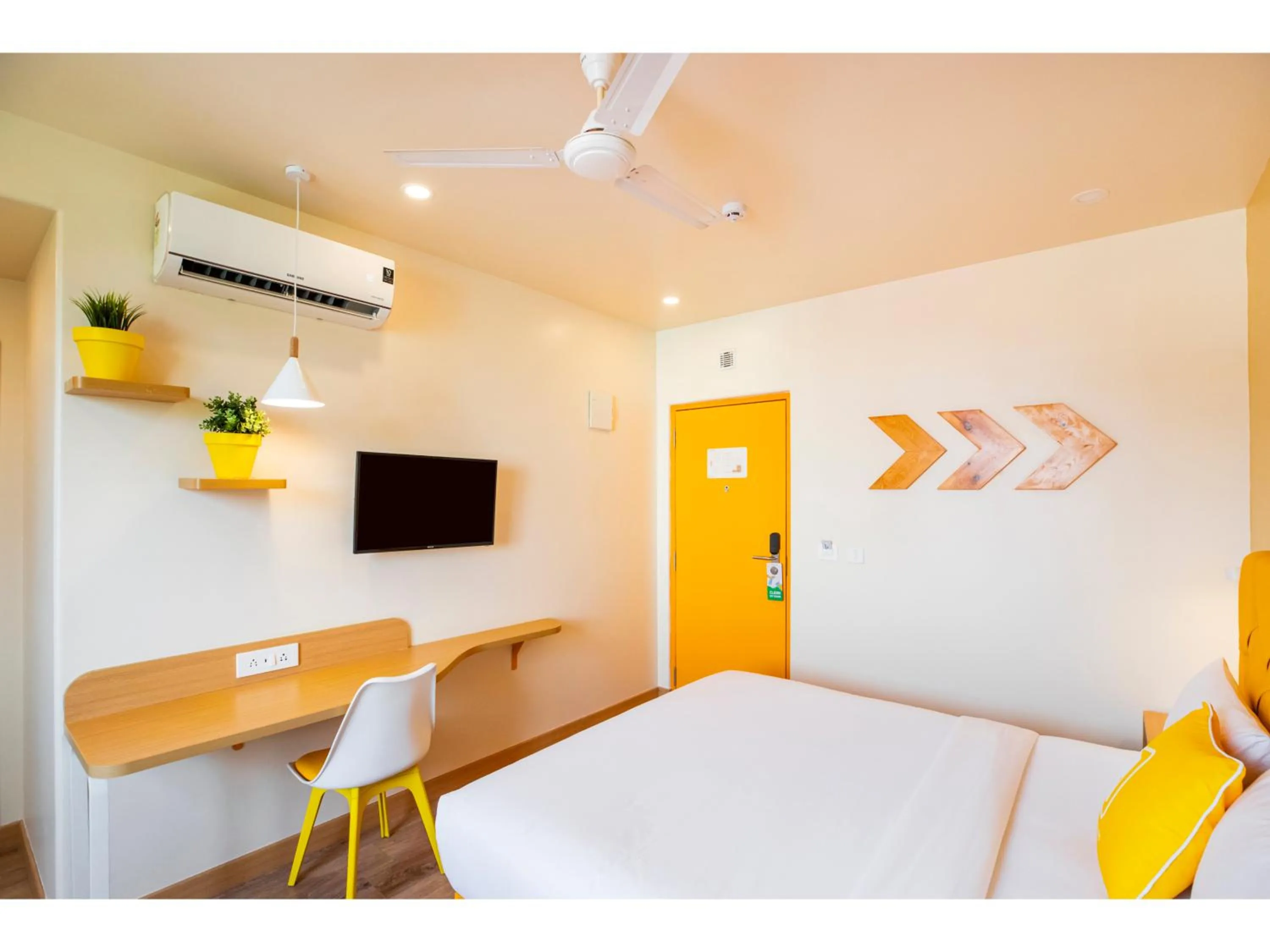 Bedroom, Bed in Bloom Hotel - HSR Club