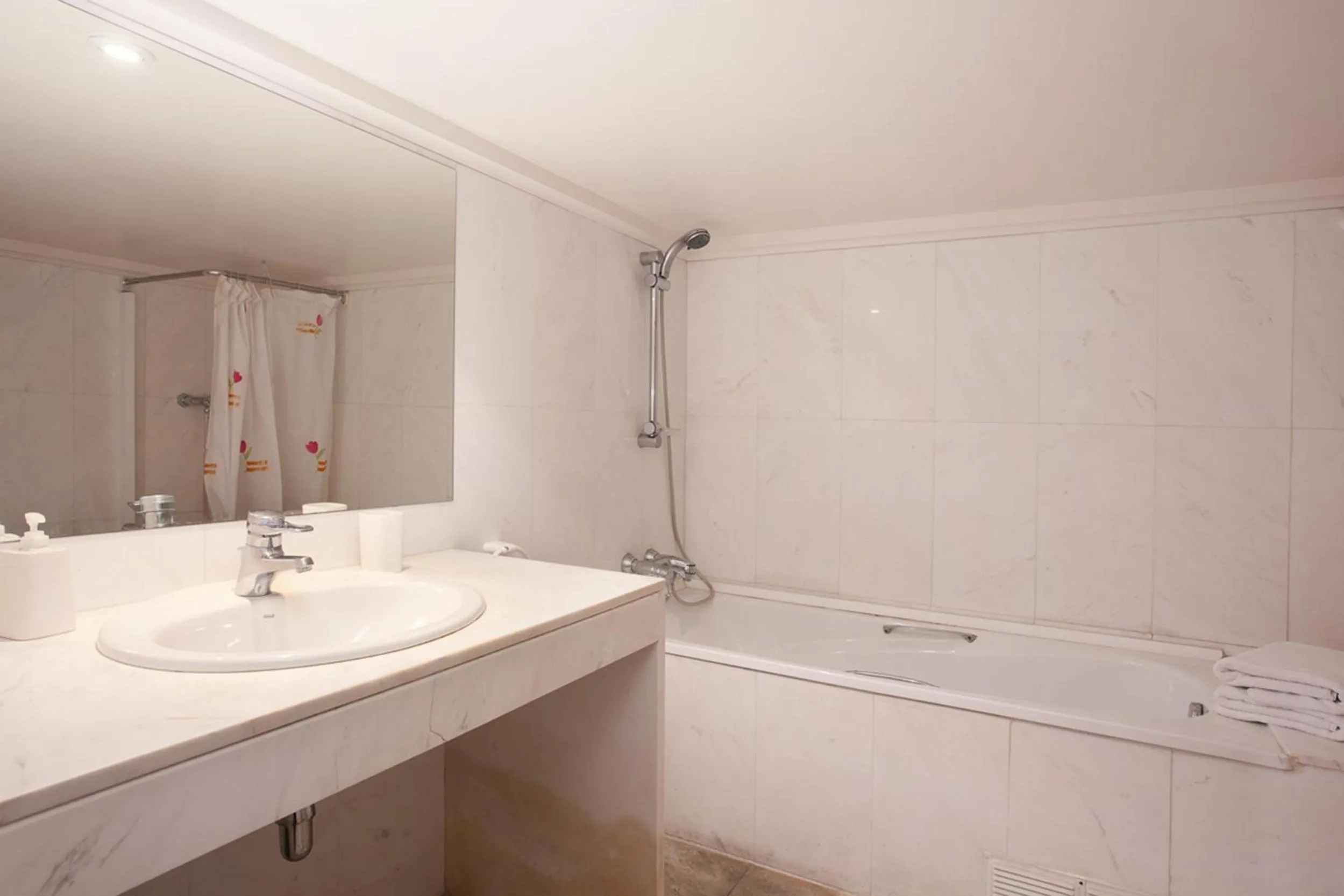 Bathroom in LetsGo Paseo de Gracia