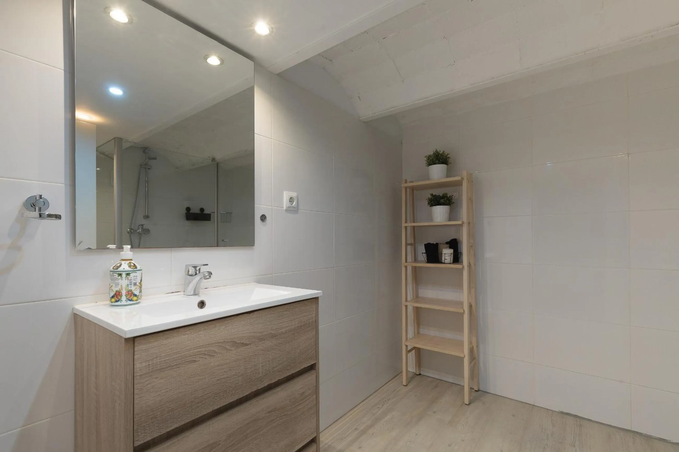 Bathroom in LetsGo Paseo de Gracia