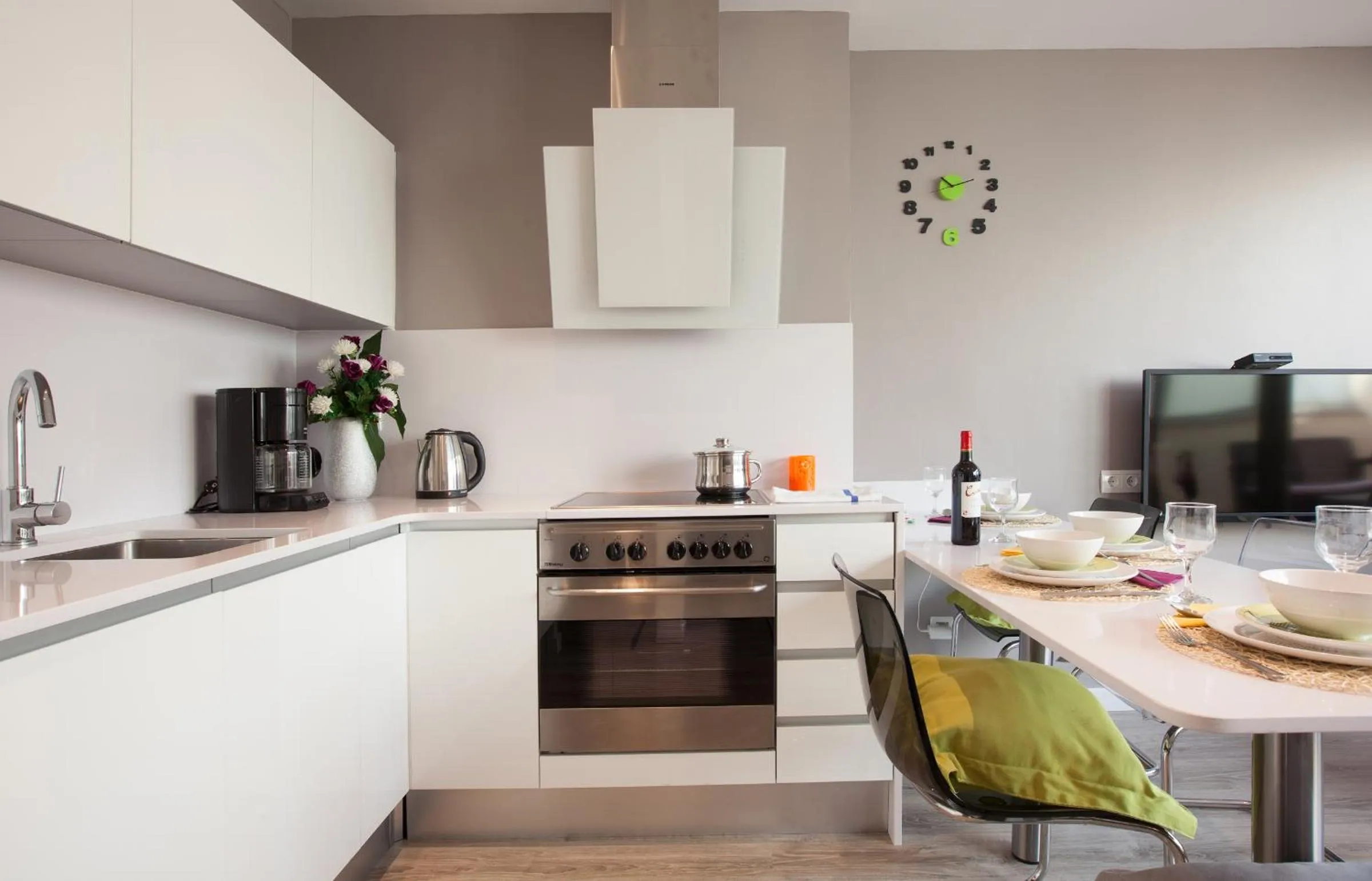 Coffee/tea facilities in LetsGo Paseo de Gracia