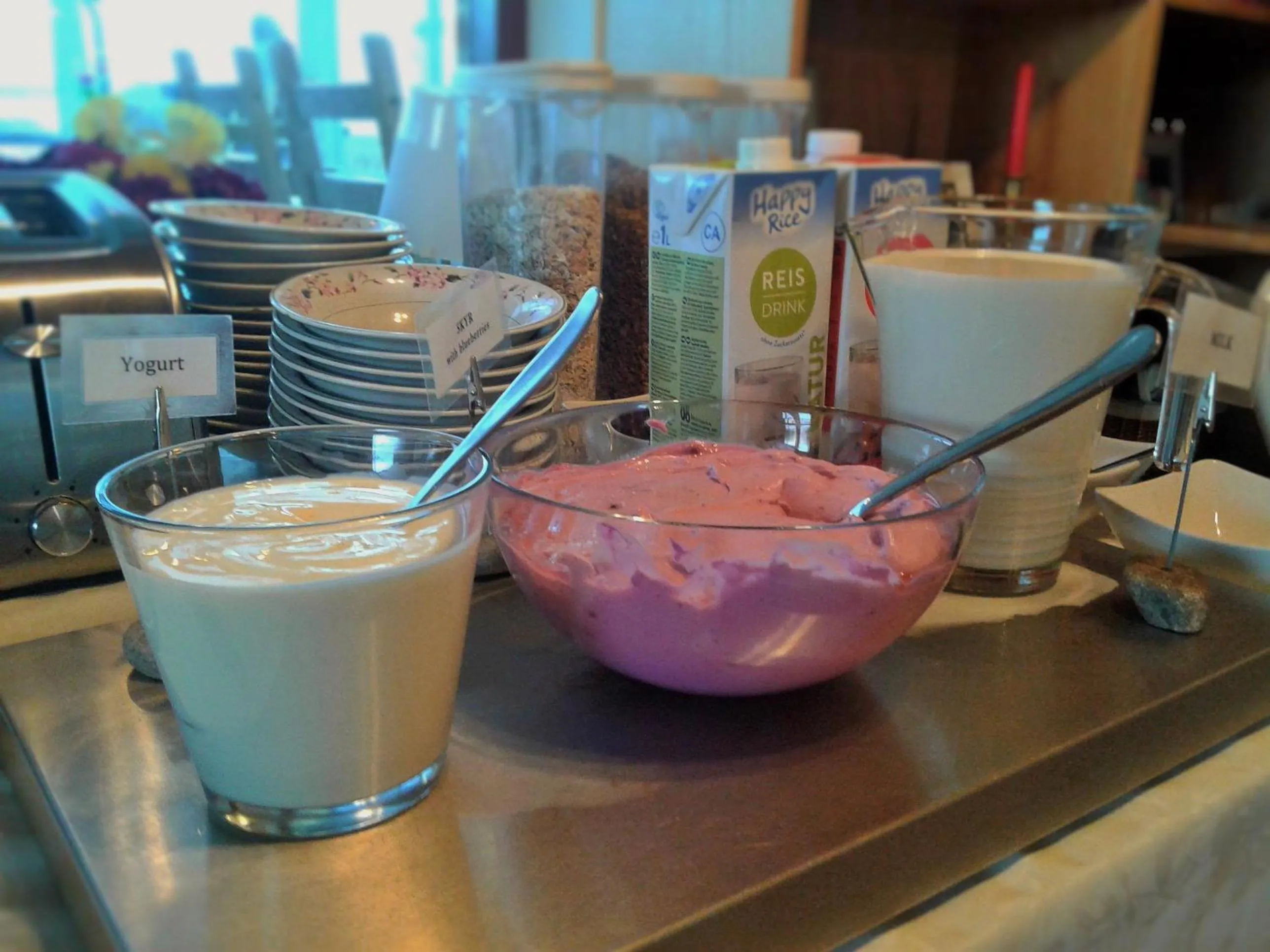 Buffet breakfast in Dimmuborgir Guesthouse