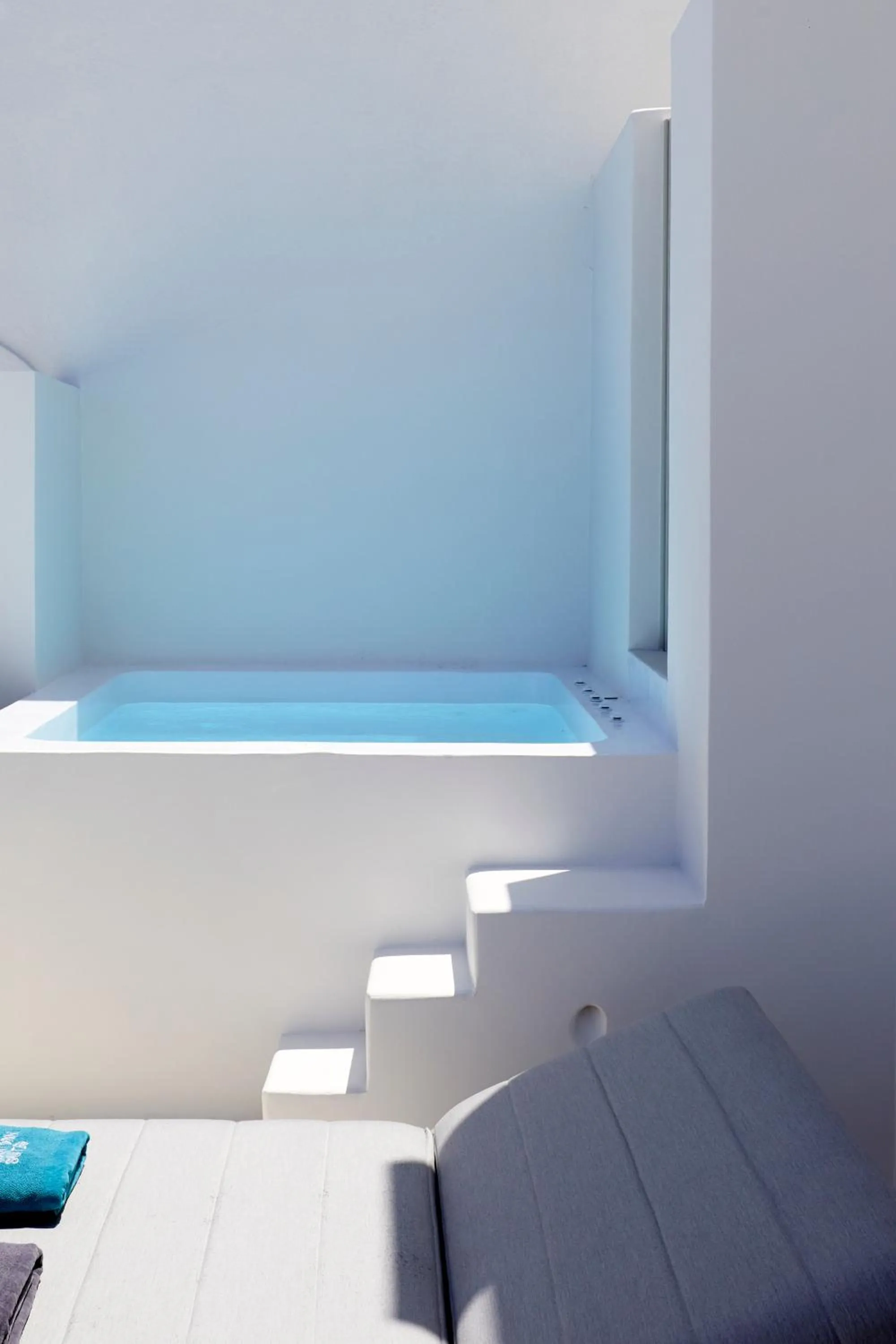 Balcony/Terrace, Bed in Alti Santorini Suites - Caldera View