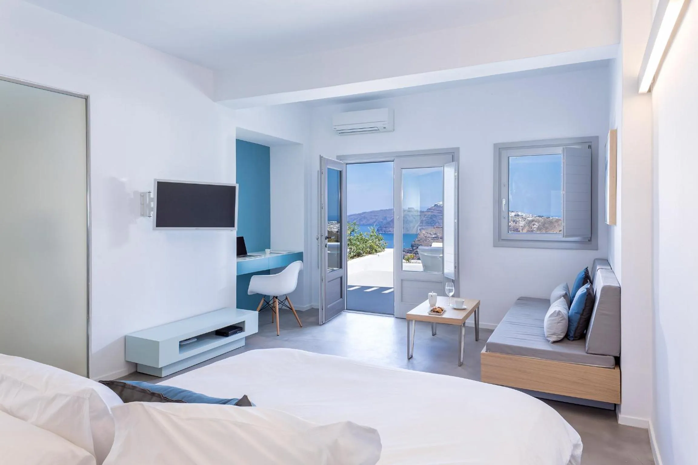 Bed in Alti Santorini Suites - Caldera View