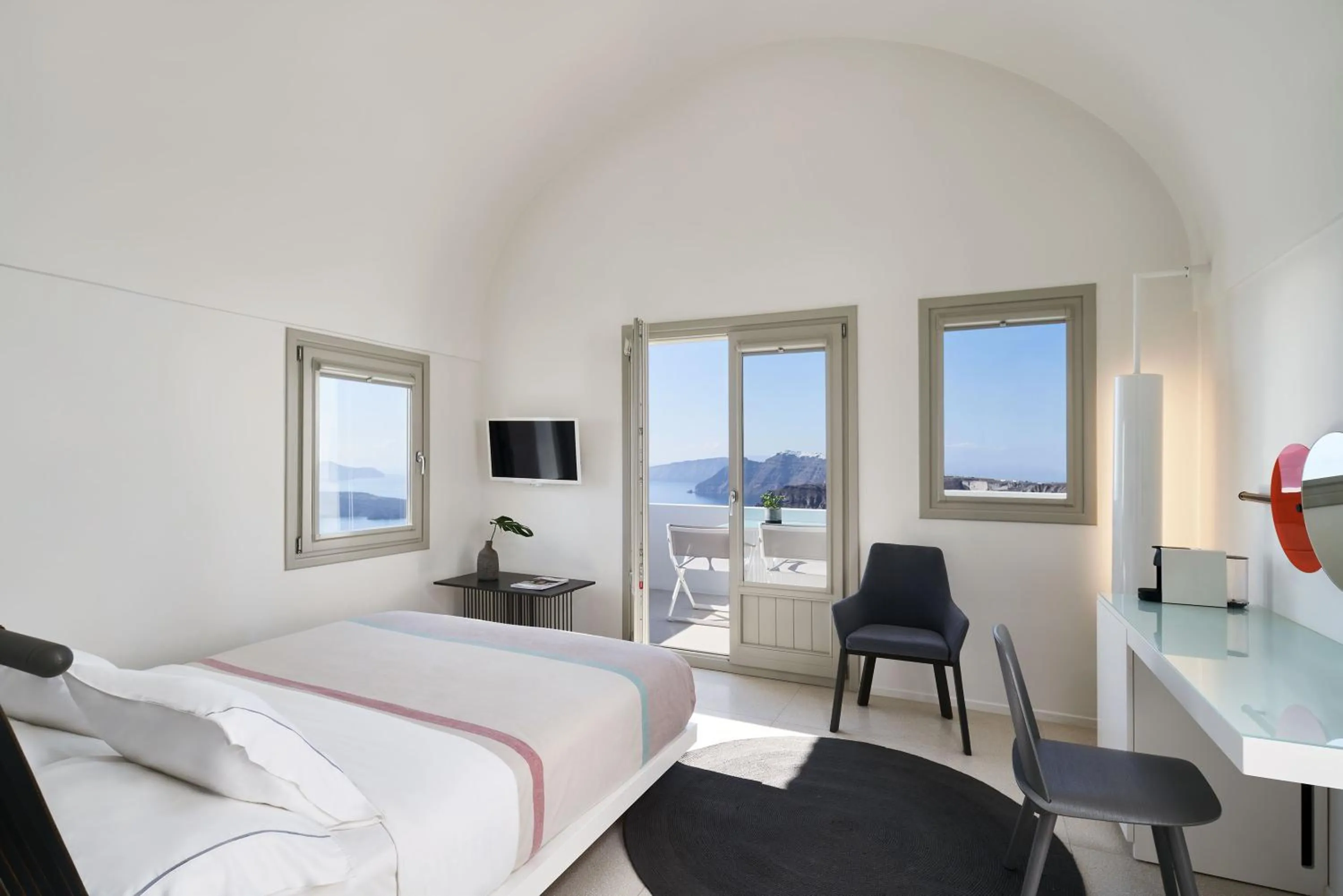 Bed in Alti Santorini Suites - Caldera View
