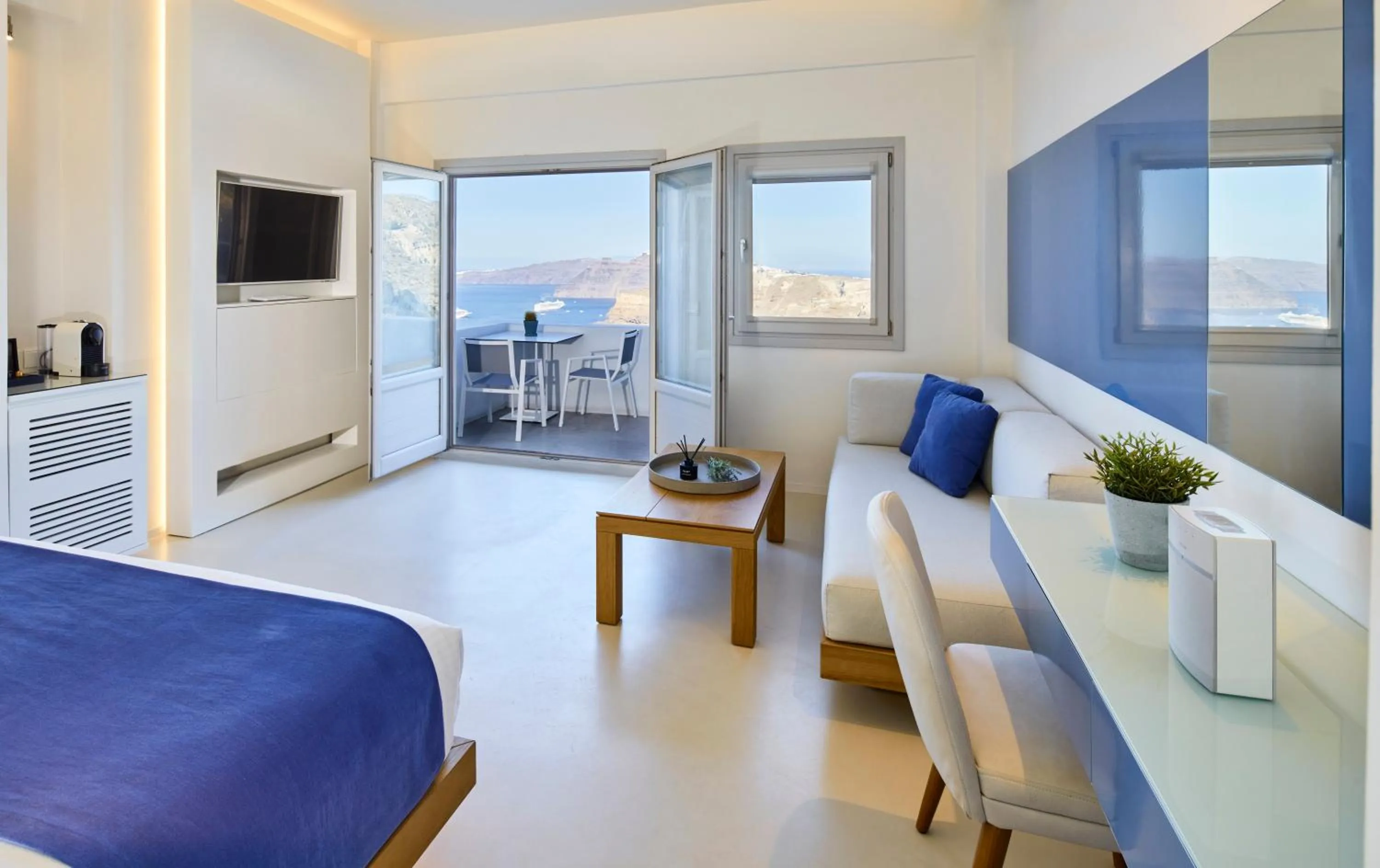 Bed in Alti Santorini Suites - Caldera View