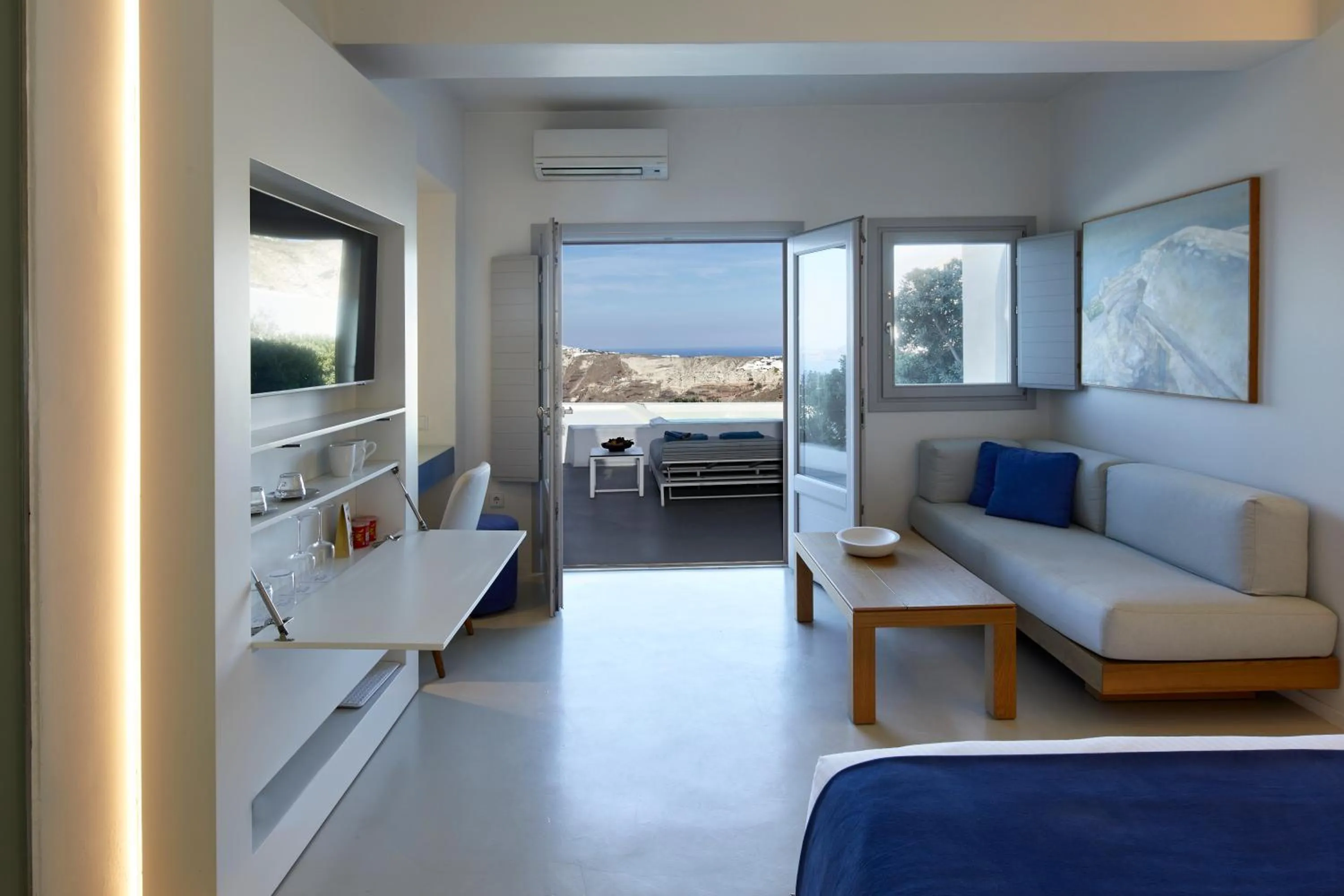 Bed in Alti Santorini Suites - Caldera View