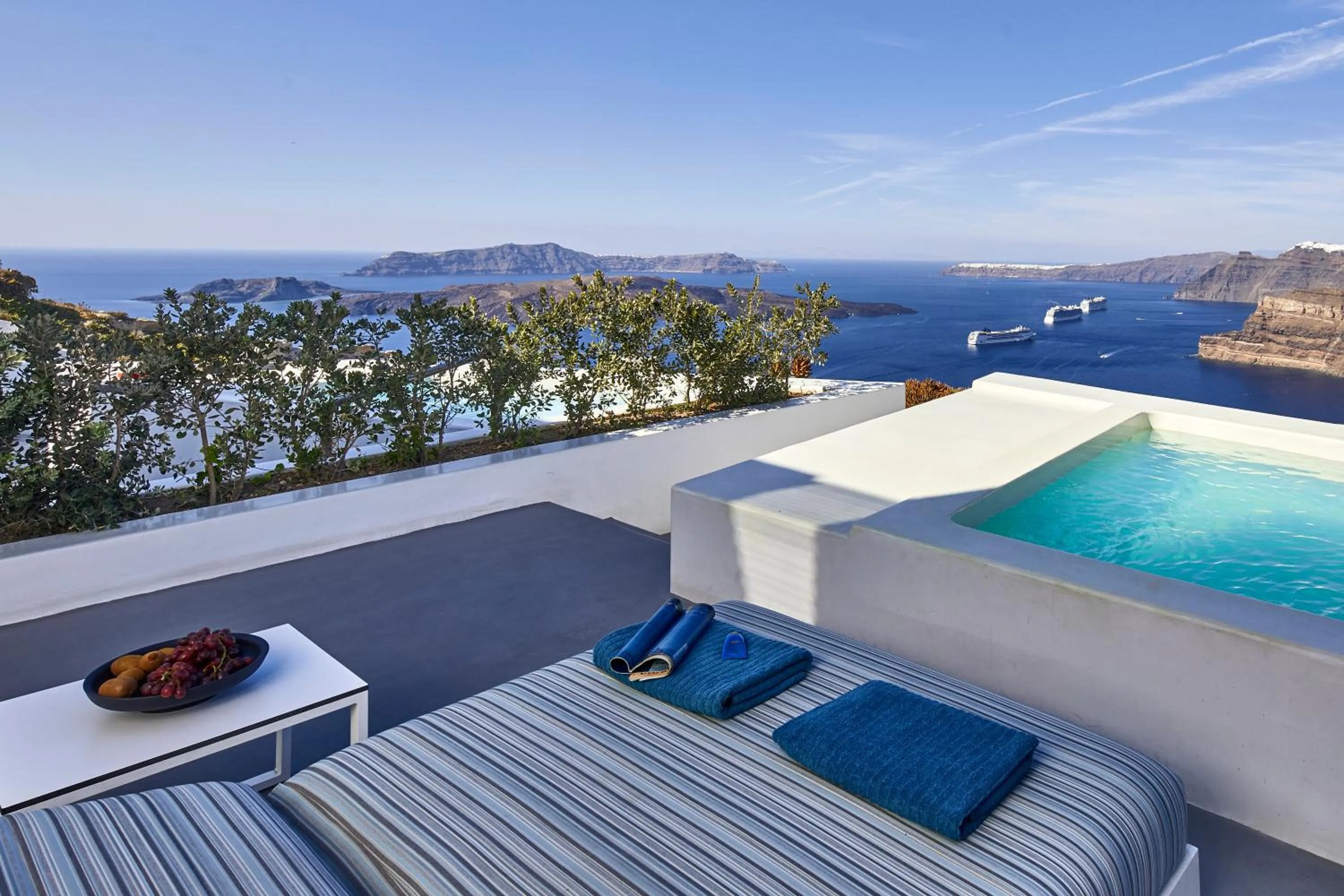 Hot Tub in Alti Santorini Suites - Caldera View