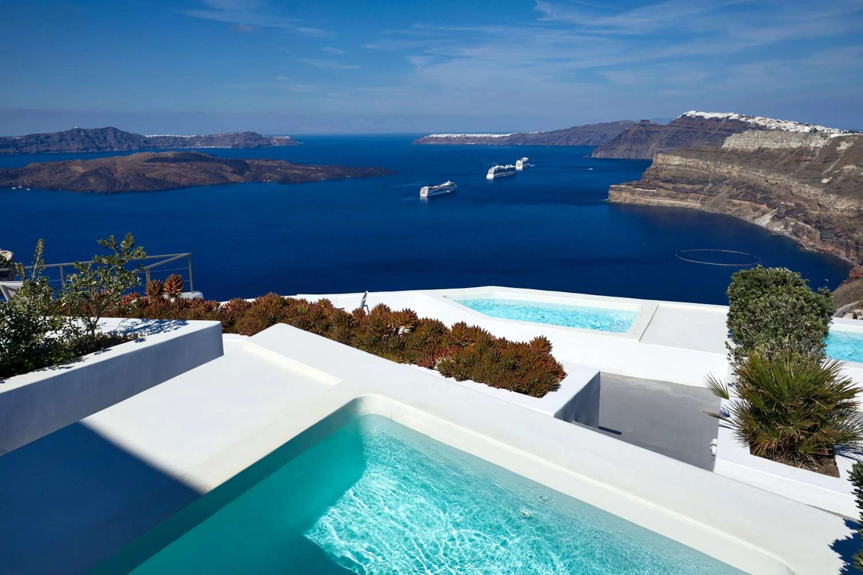 Hot Tub in Alti Santorini Suites - Caldera View