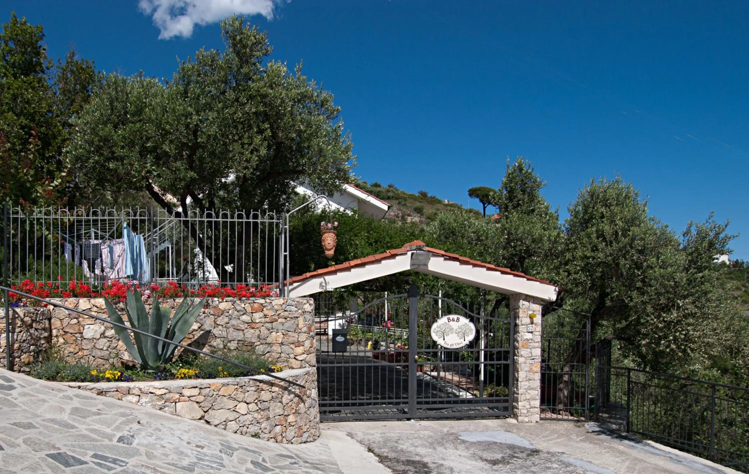 Facade/entrance in Tra Gli Ulivi