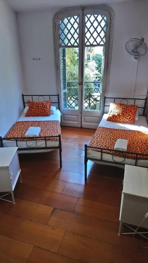 Deluxe Double Room with Shared Bathroom in Diagonal House Hostel