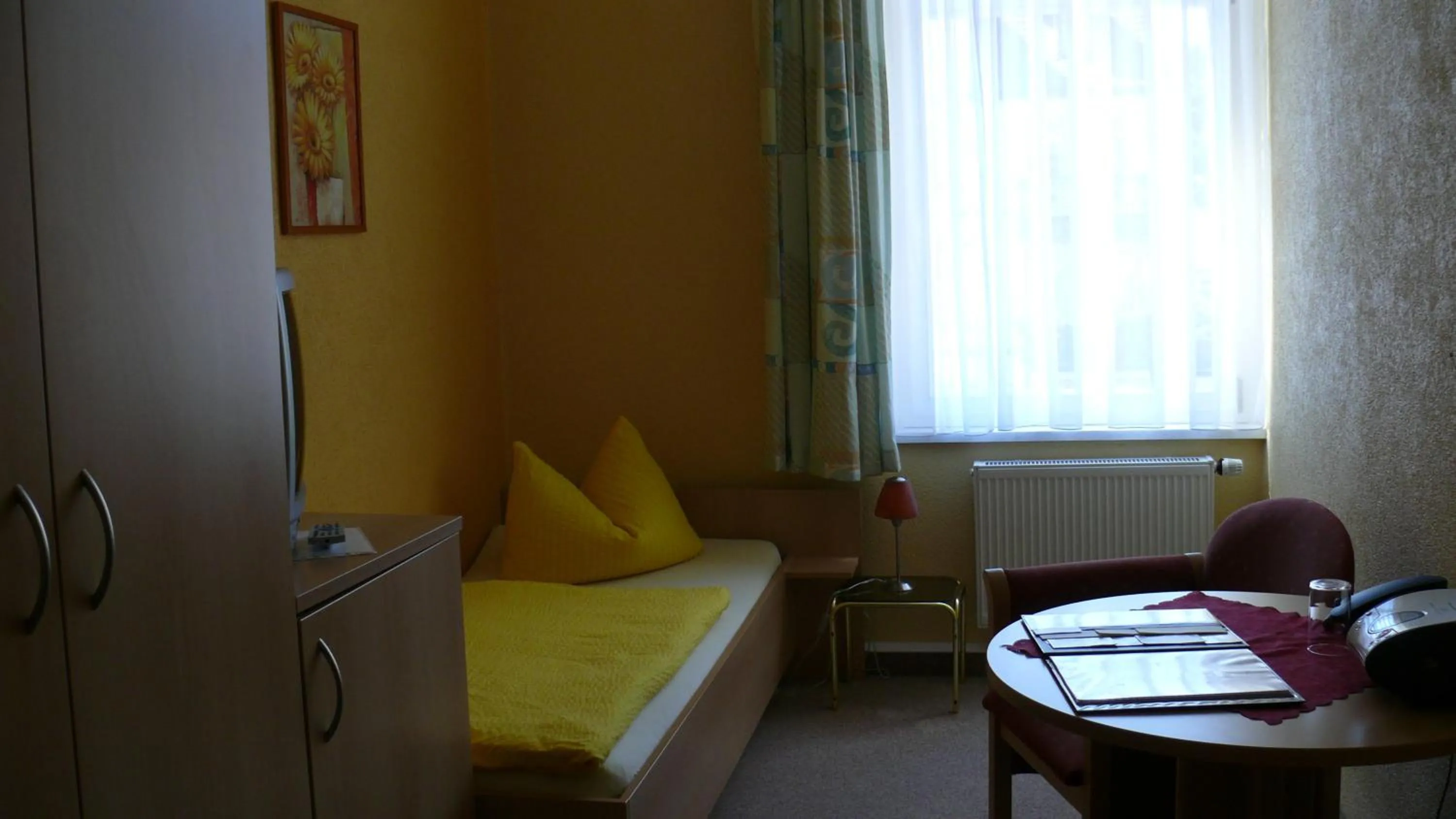 Photo of the whole room, Bed in Pension Kreisel