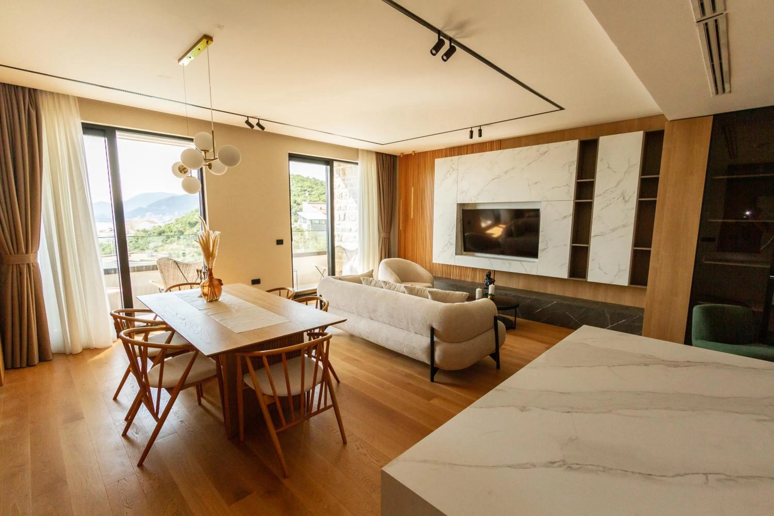 TV and multimedia, Bed in Regent Resort Budva