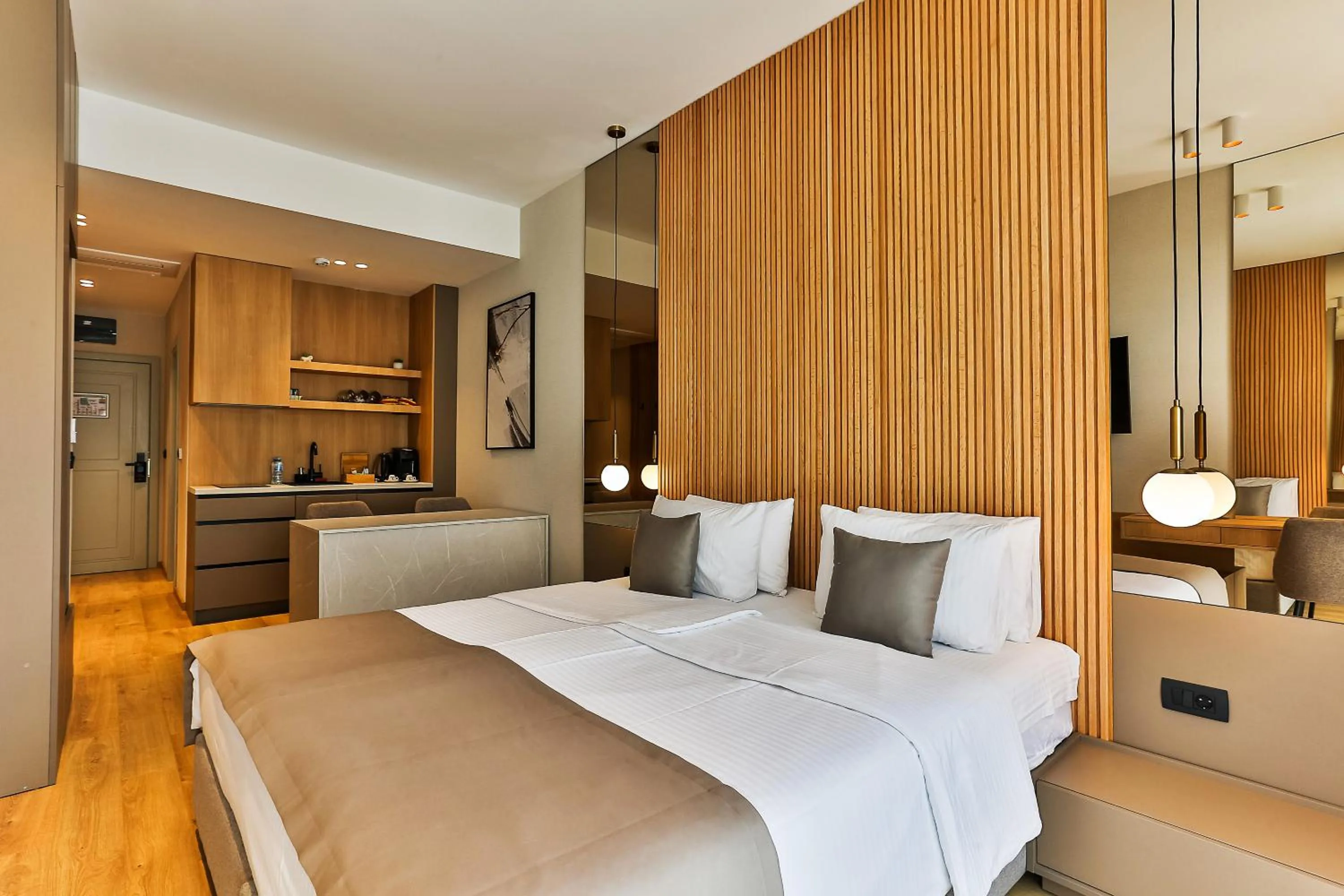 Photo of the whole room, Bed in Regent Resort Budva