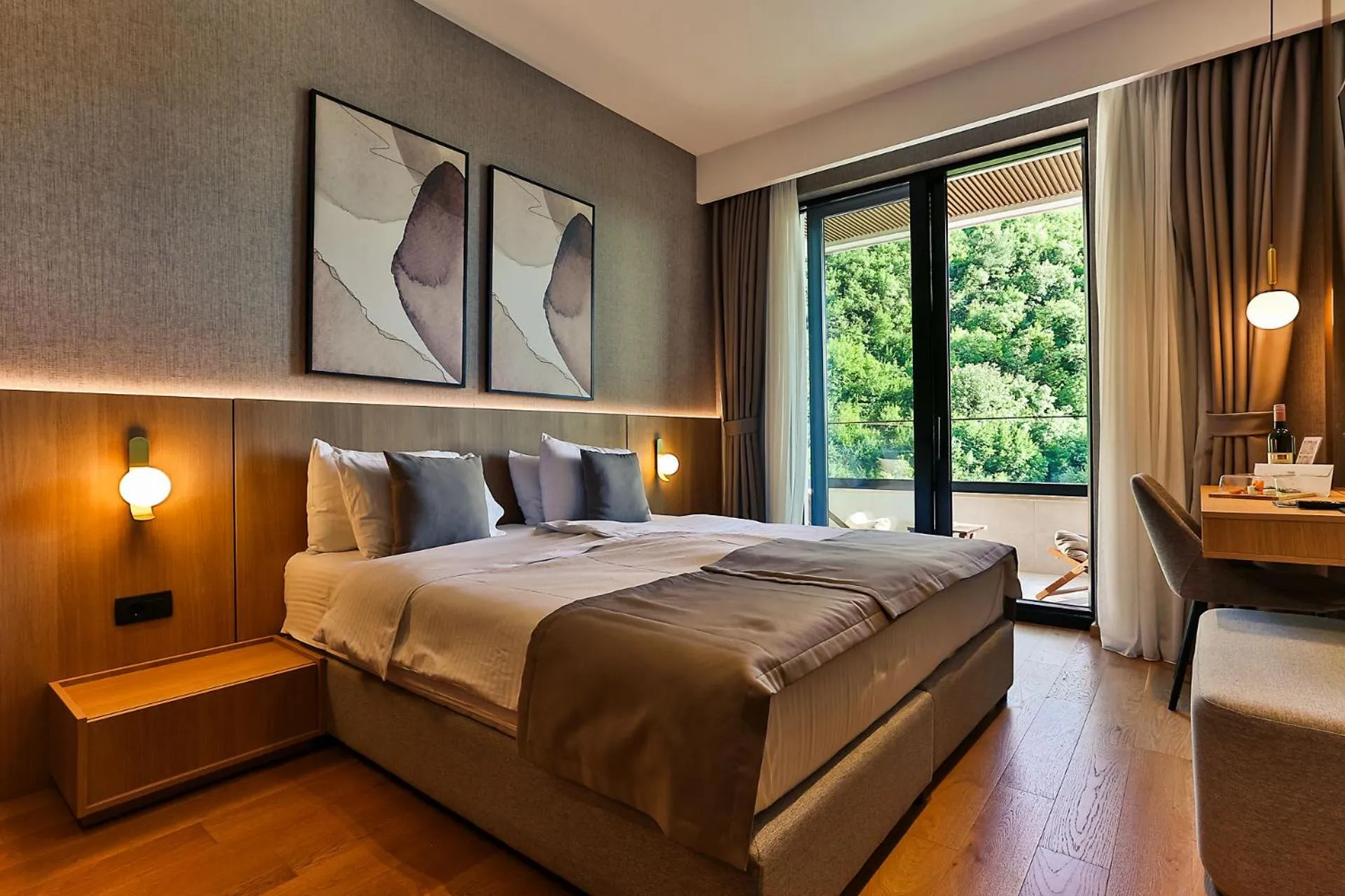 Bed in Hotel kingStone Budva