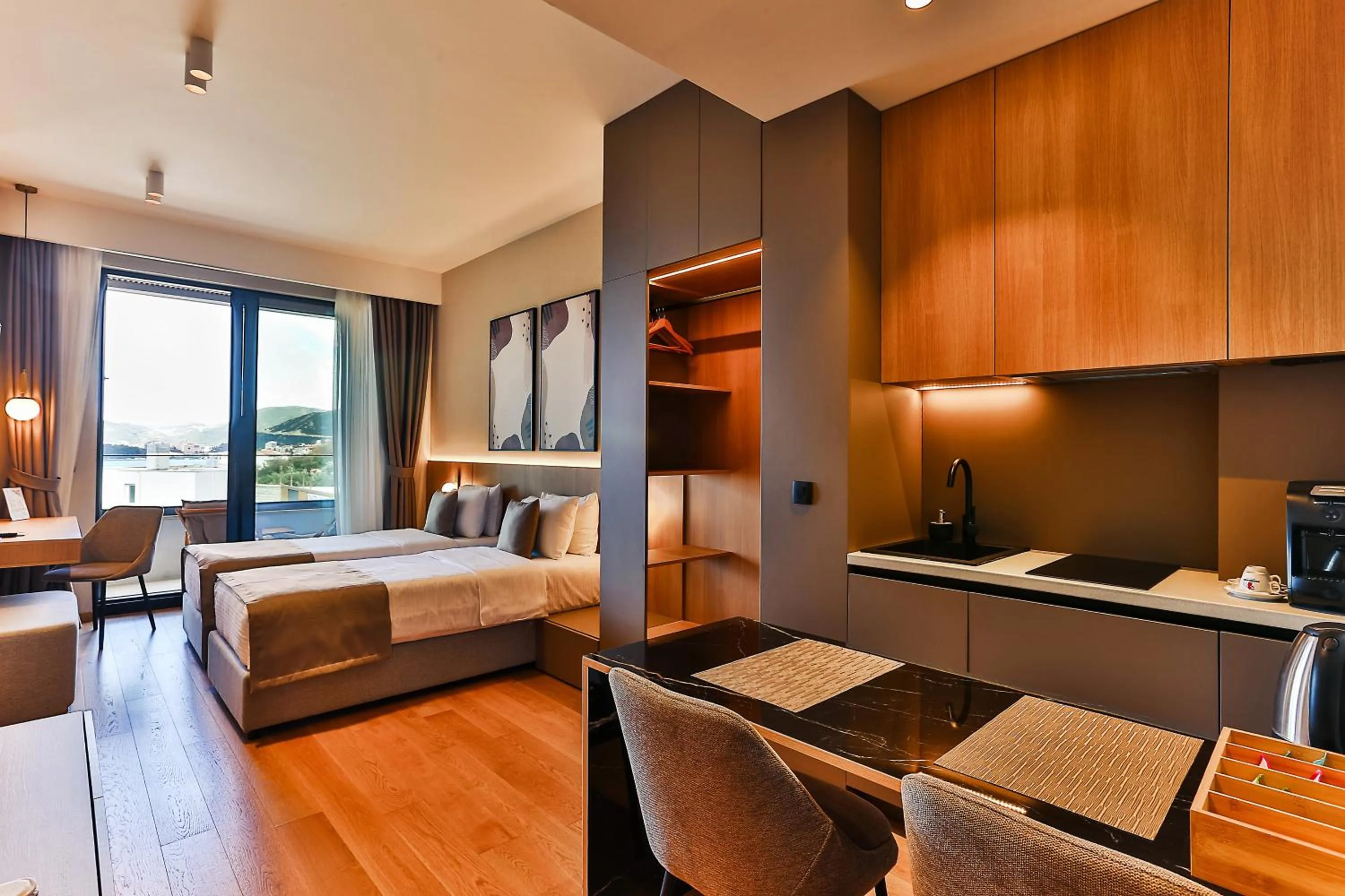 Photo of the whole room, Bed in Regent Resort Budva