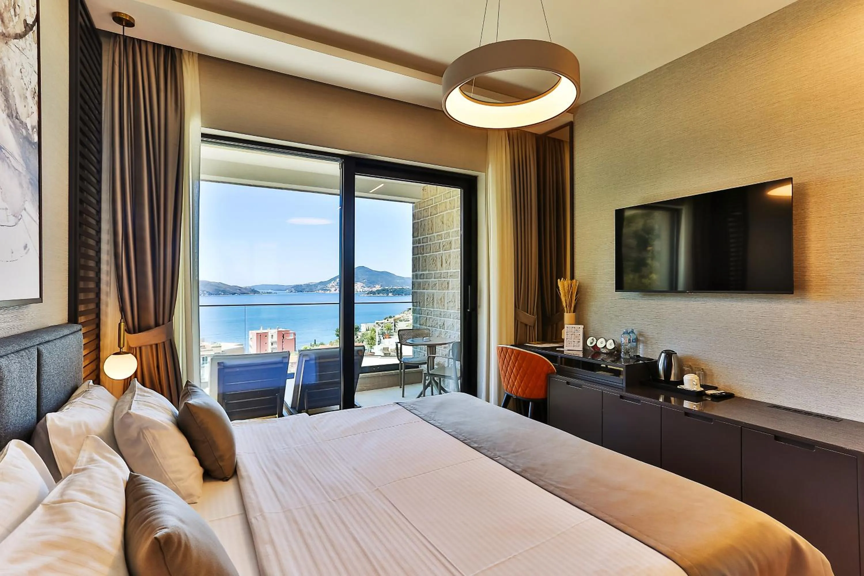 Sea view, Bed in Regent Resort Budva