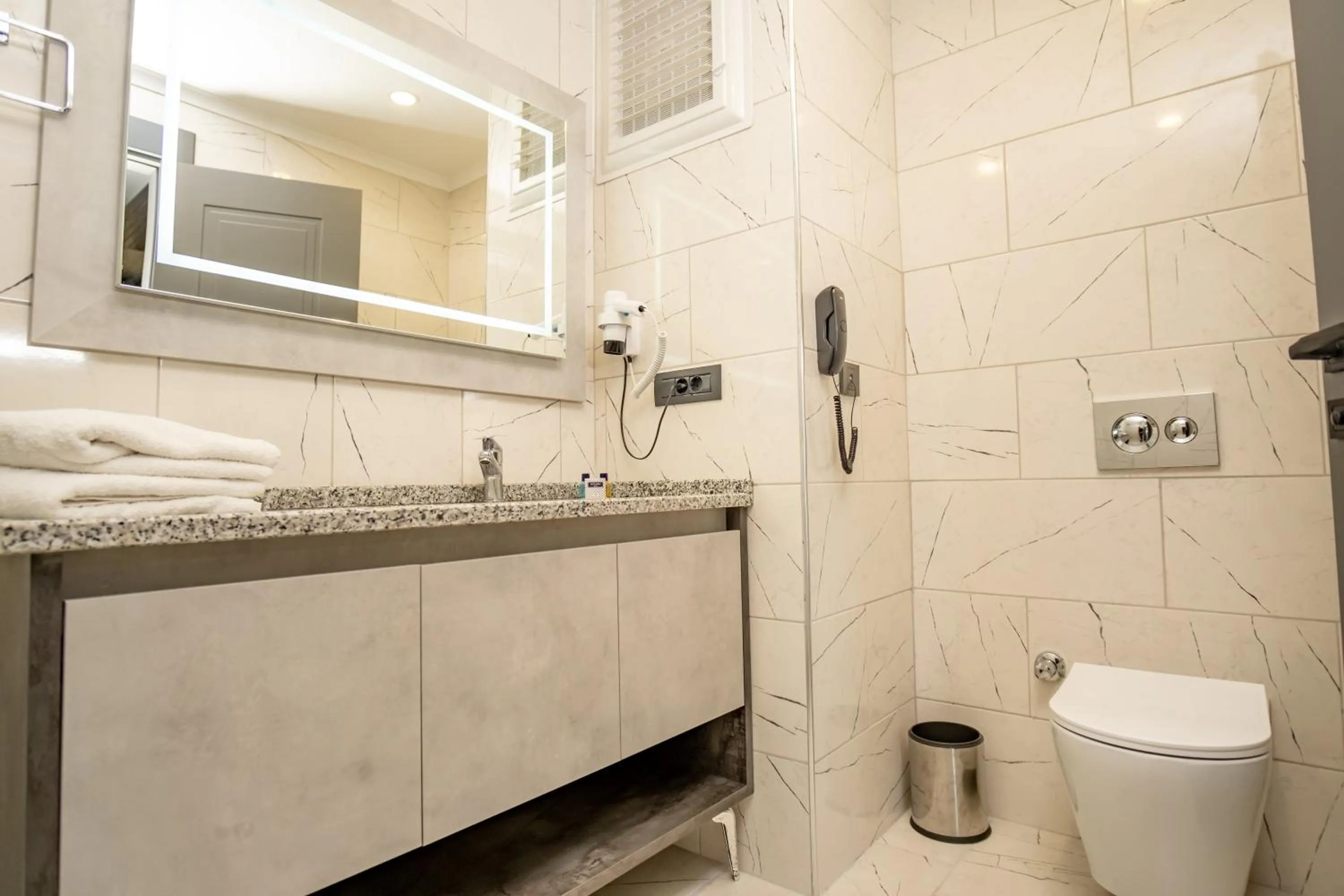 Shower in Newarise Hotel