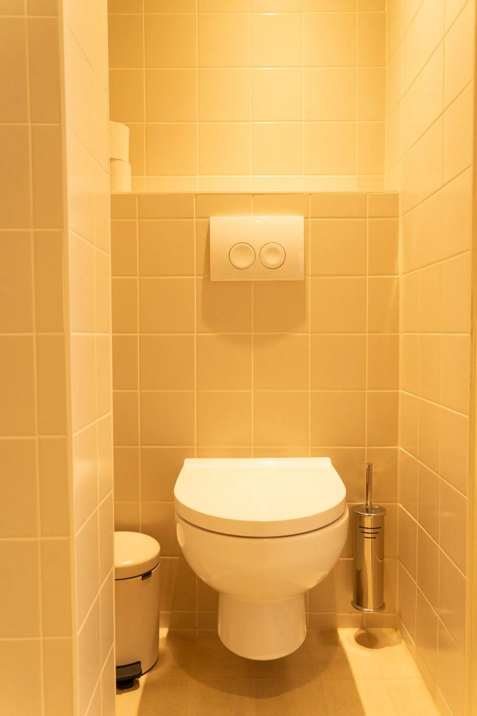 Toilet, Bathroom in Hotel Teun