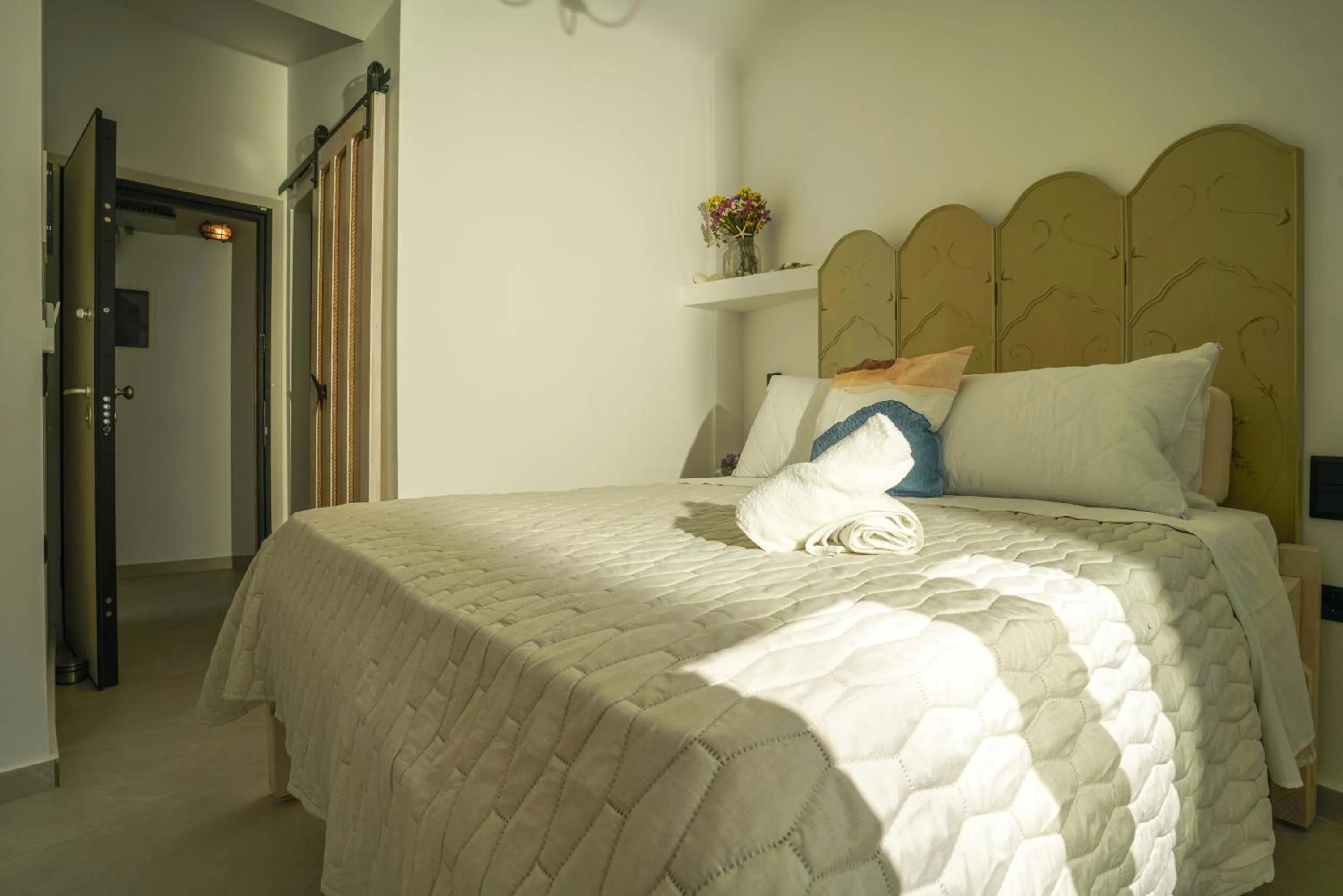 Bed in Seabed Suites Mykonos