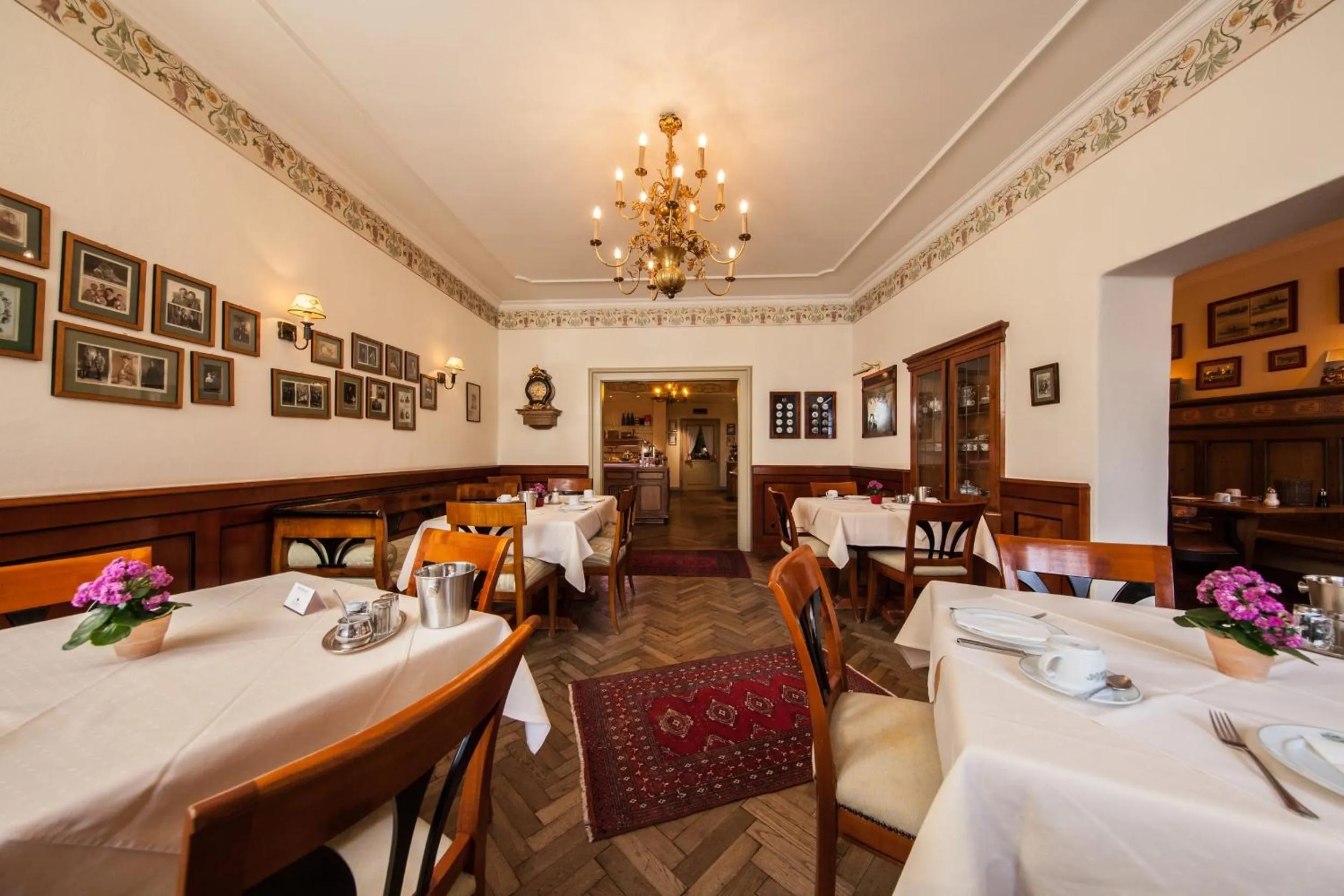 Restaurant/places to eat in Hotel Gasthof Alte Post Holzkirchen