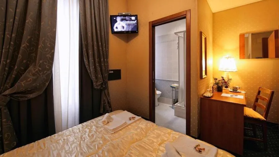 Photo of the whole room, Bed in Vatican Holiday