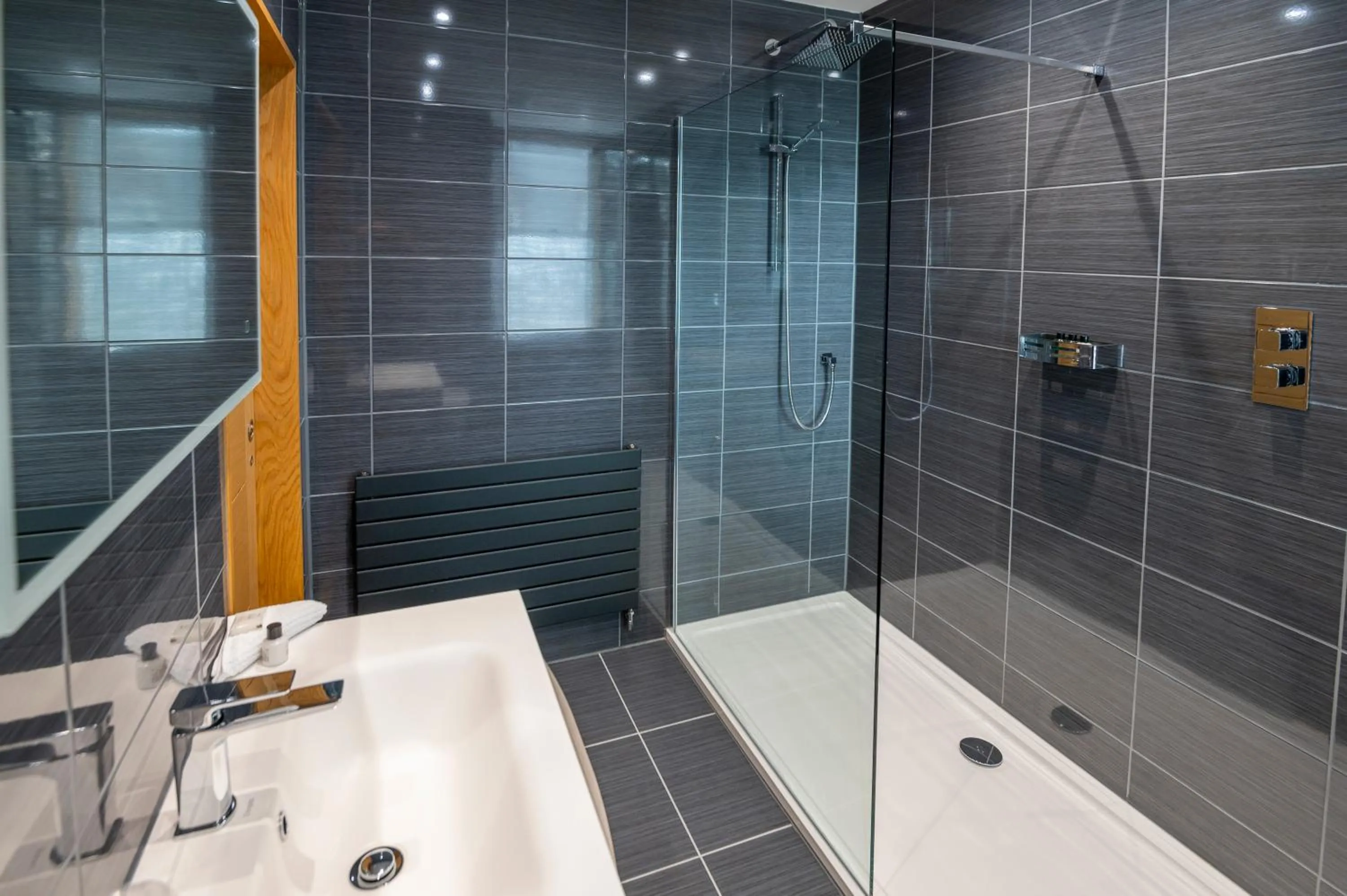 Bathroom in Heathmount Hotel