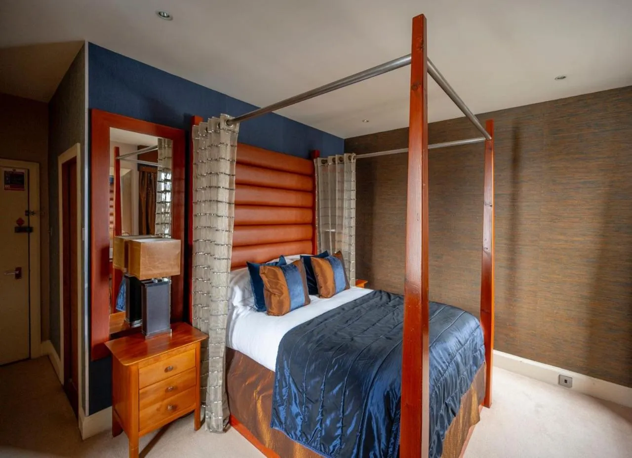 Bedroom, Bed in Heathmount Hotel