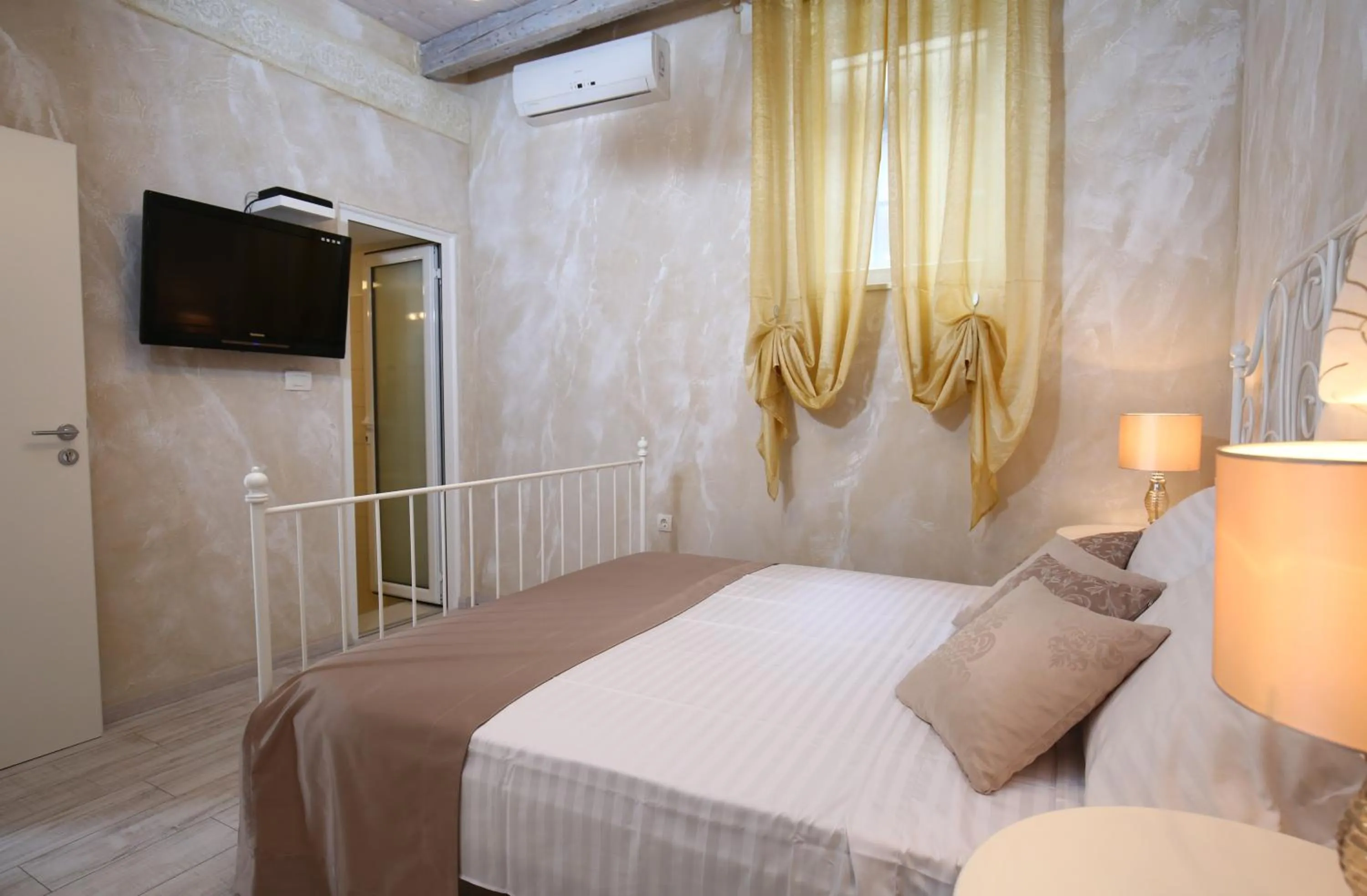 Bed in Luxury Lidija Rooms