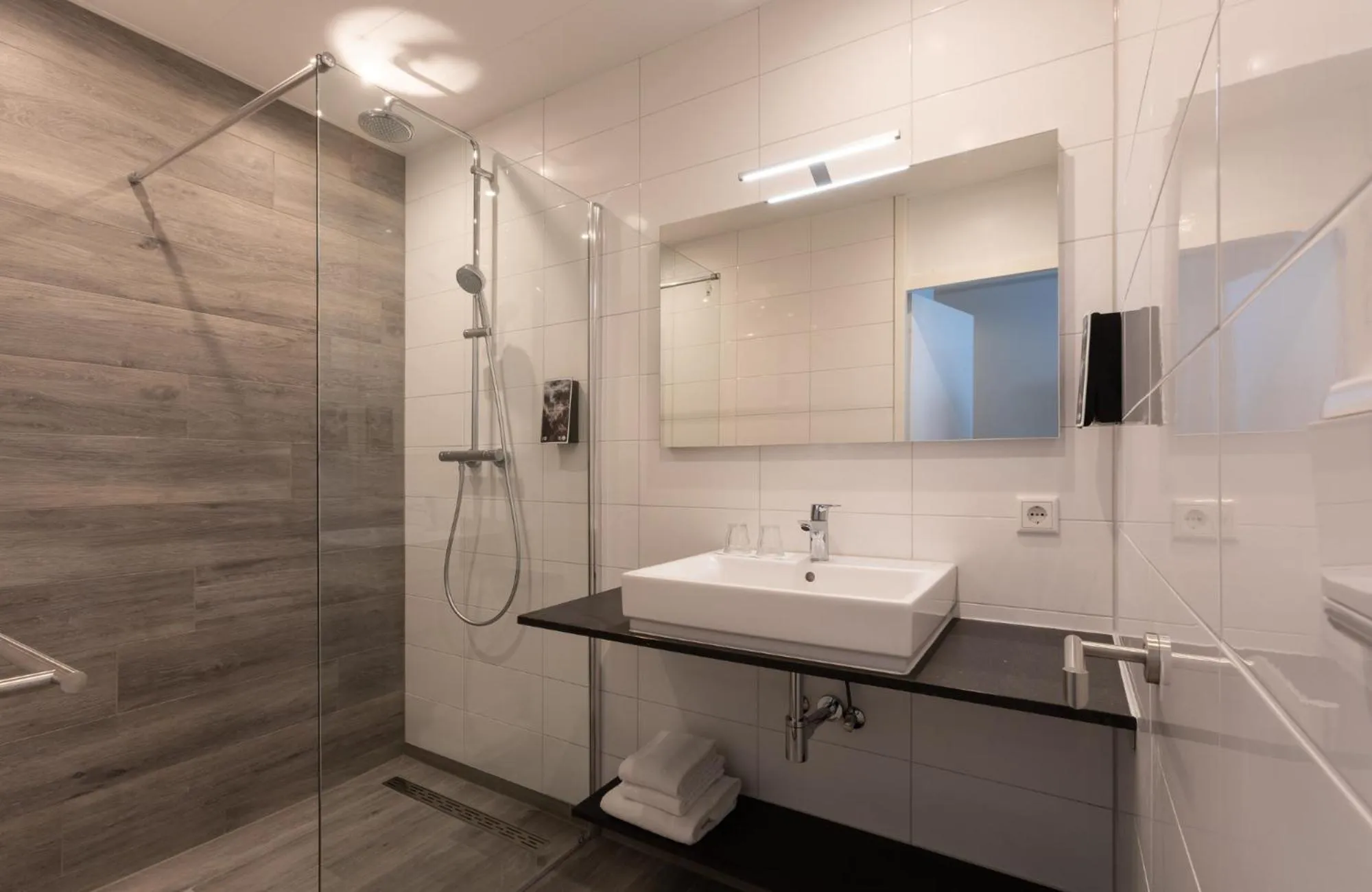 Shower in Strandhotel Westduin