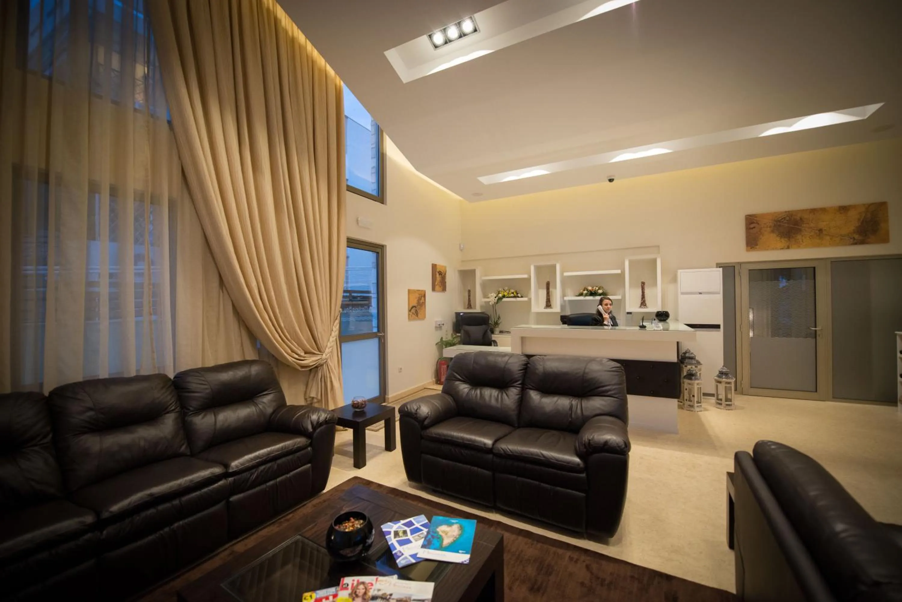 Communal lounge/ TV room in Mantinia Bay Hotel