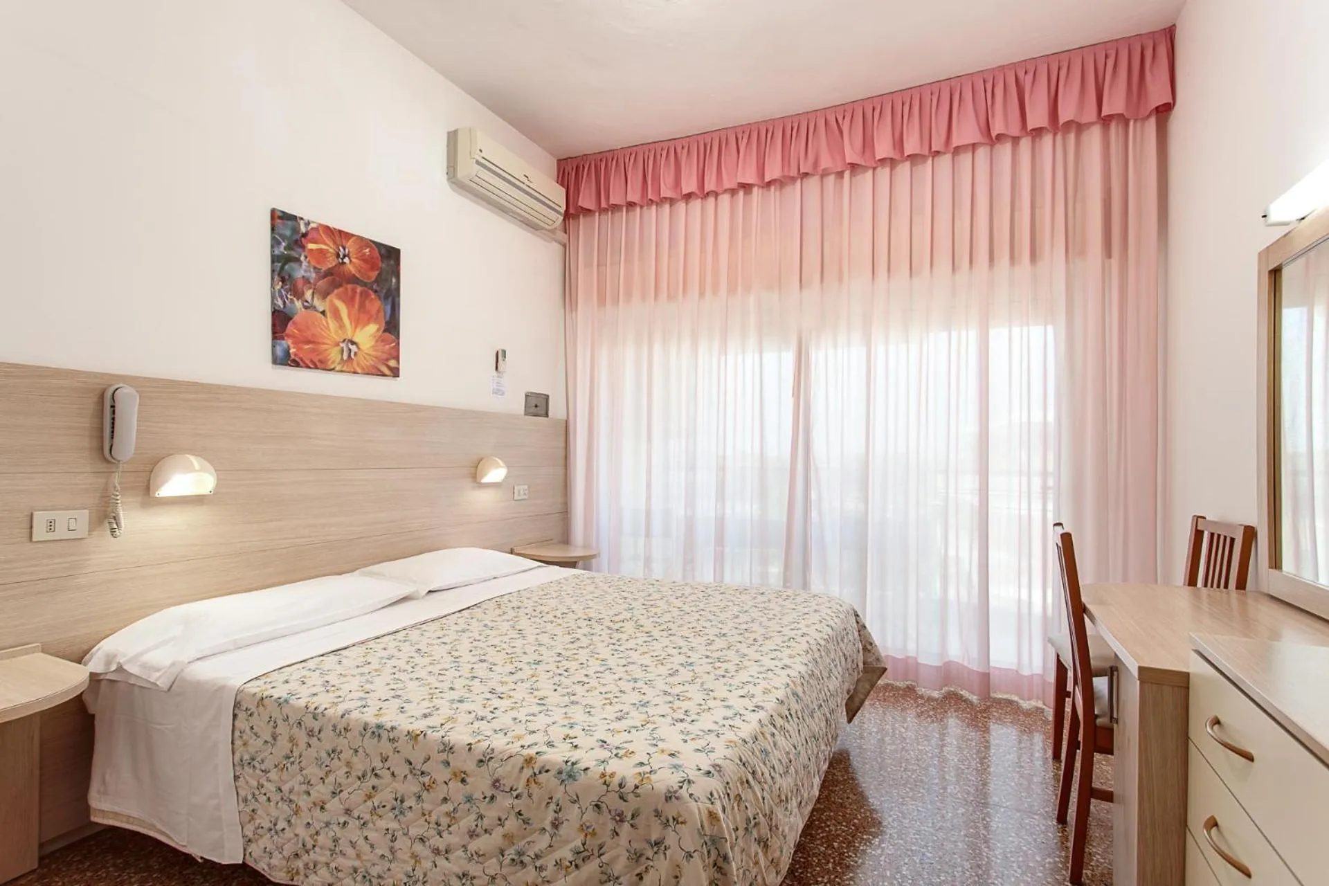 Photo of the whole room in Hotel Silver