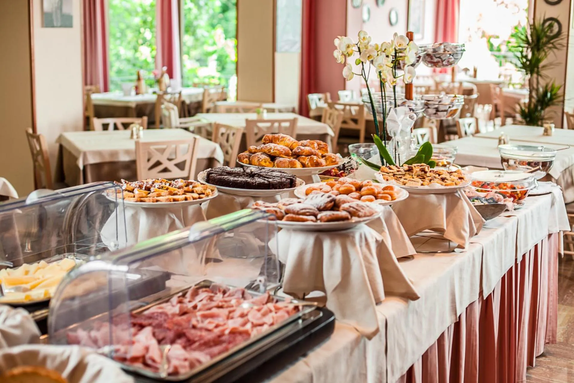 Continental breakfast in Hotel Silver