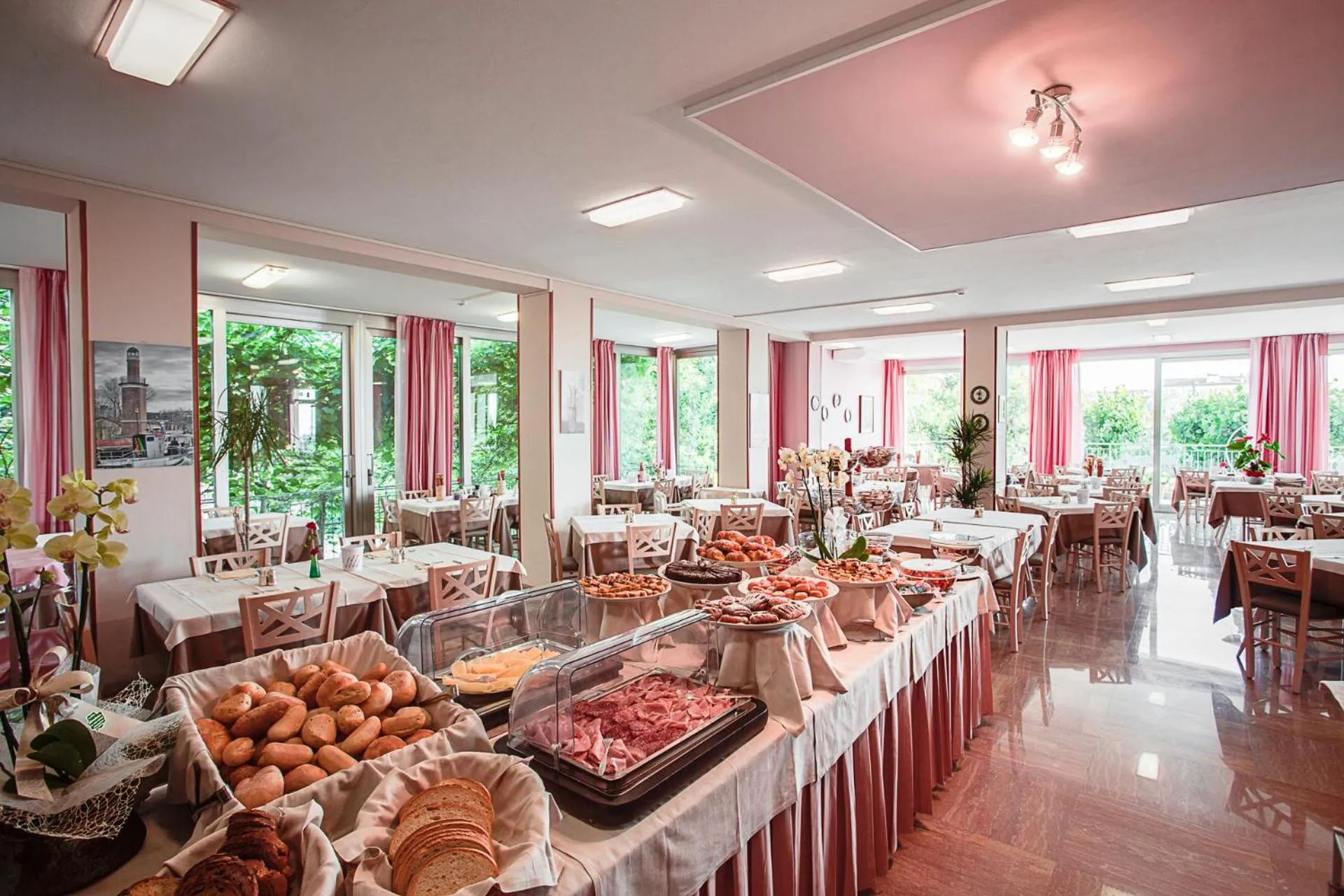 Continental breakfast in Hotel Silver