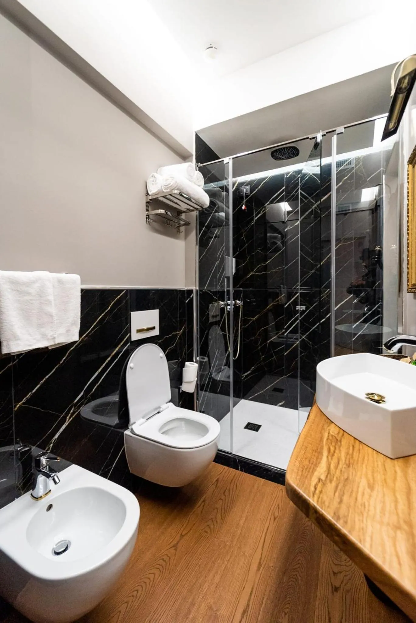 Queen Cattleya Suite